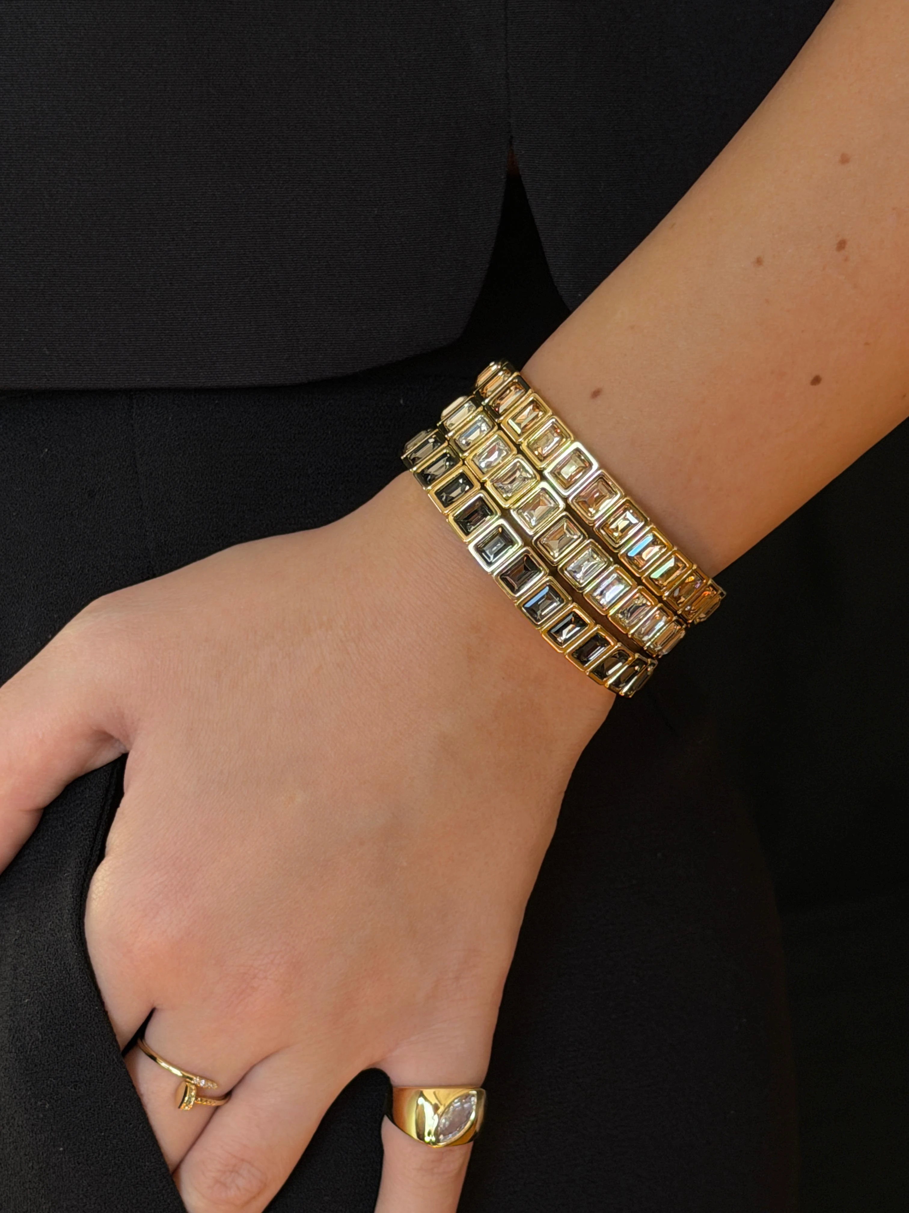 Gold Rengi Büyük Renkli Taşlı Kadın Bileklik