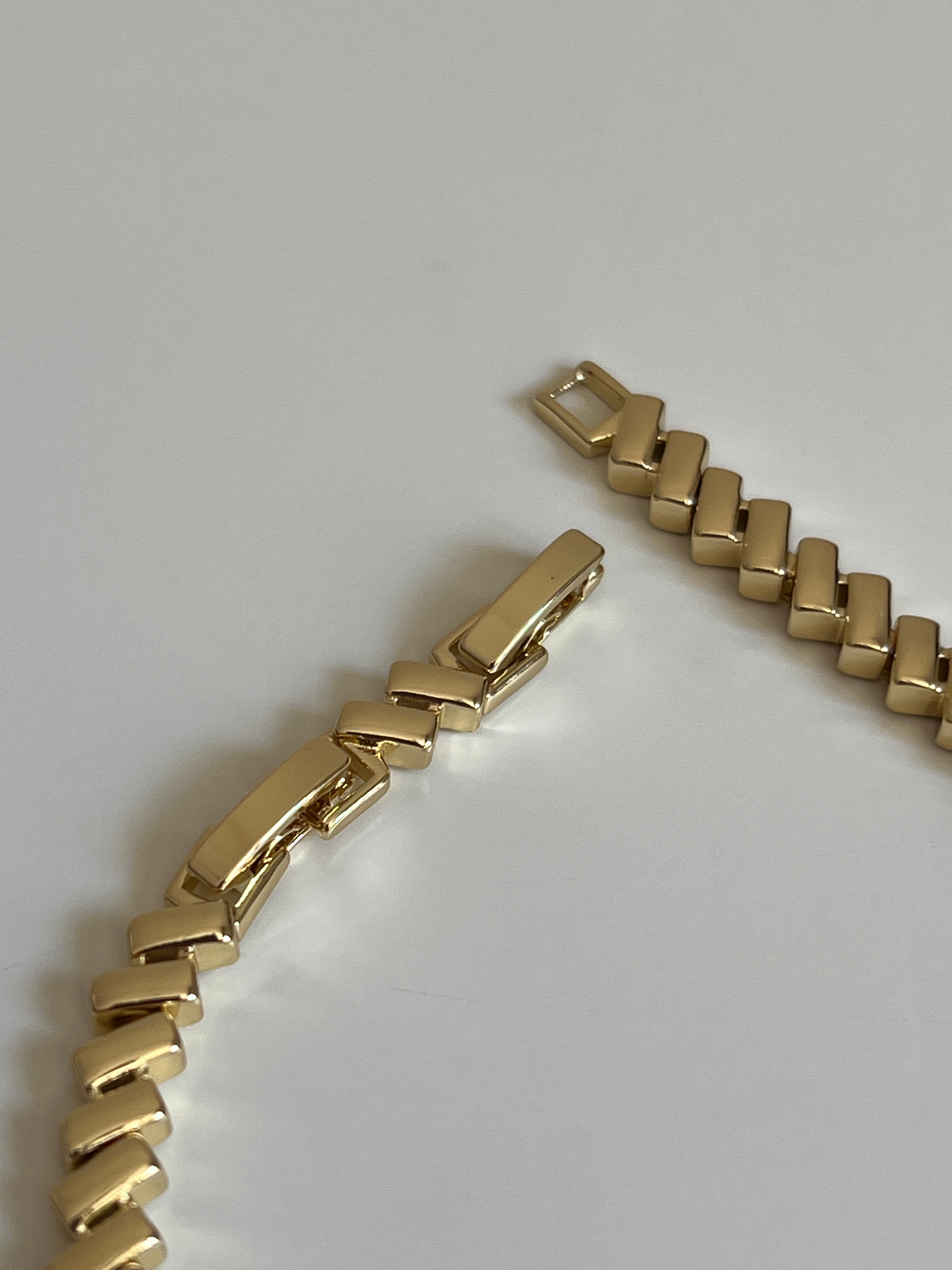 Gold Rengi Sıralı Çubuk Model Kadın Bileklik