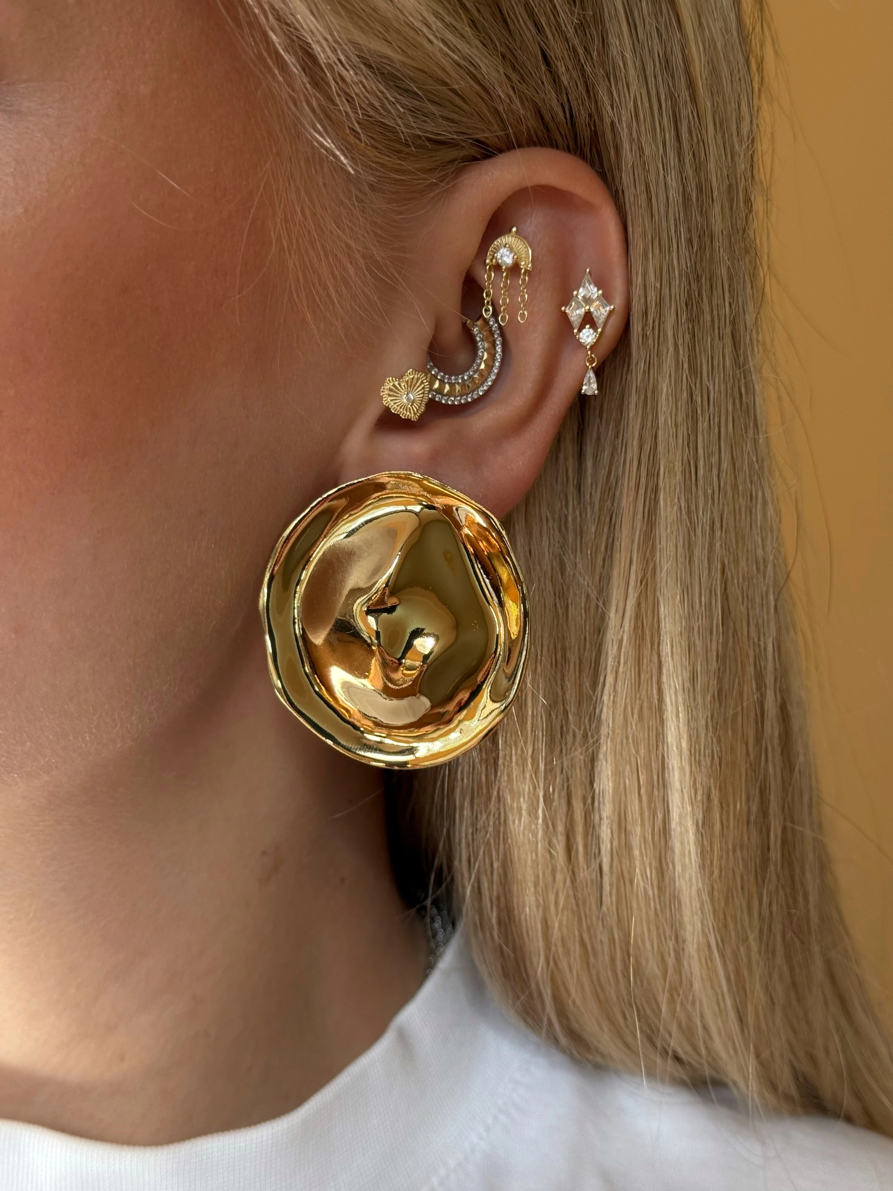 Asimetrik Yuvarlak Model Kadın Küpe