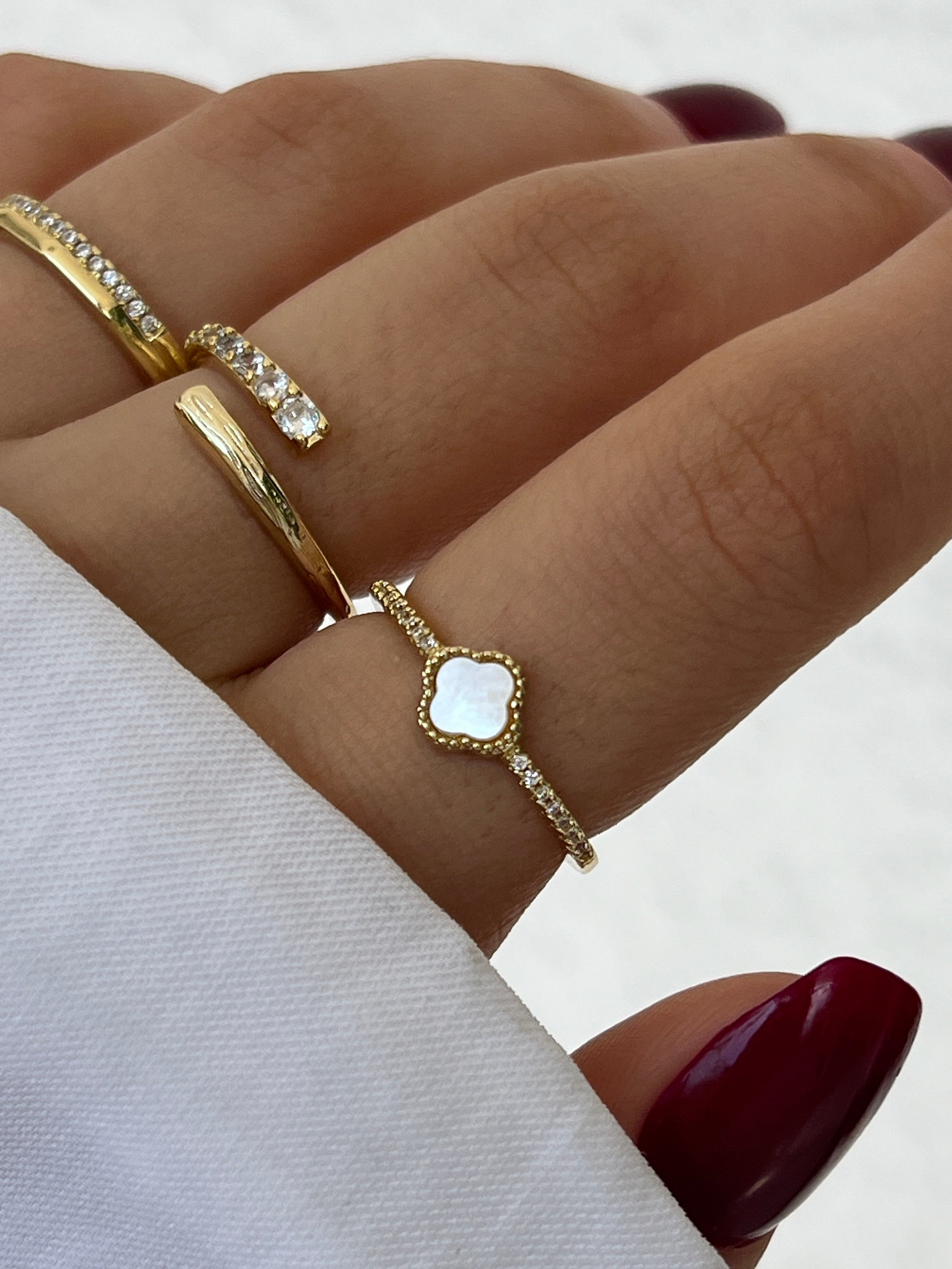 Gold Rengi Zirkon Taşlı Yonca Model Kadın Yüzük