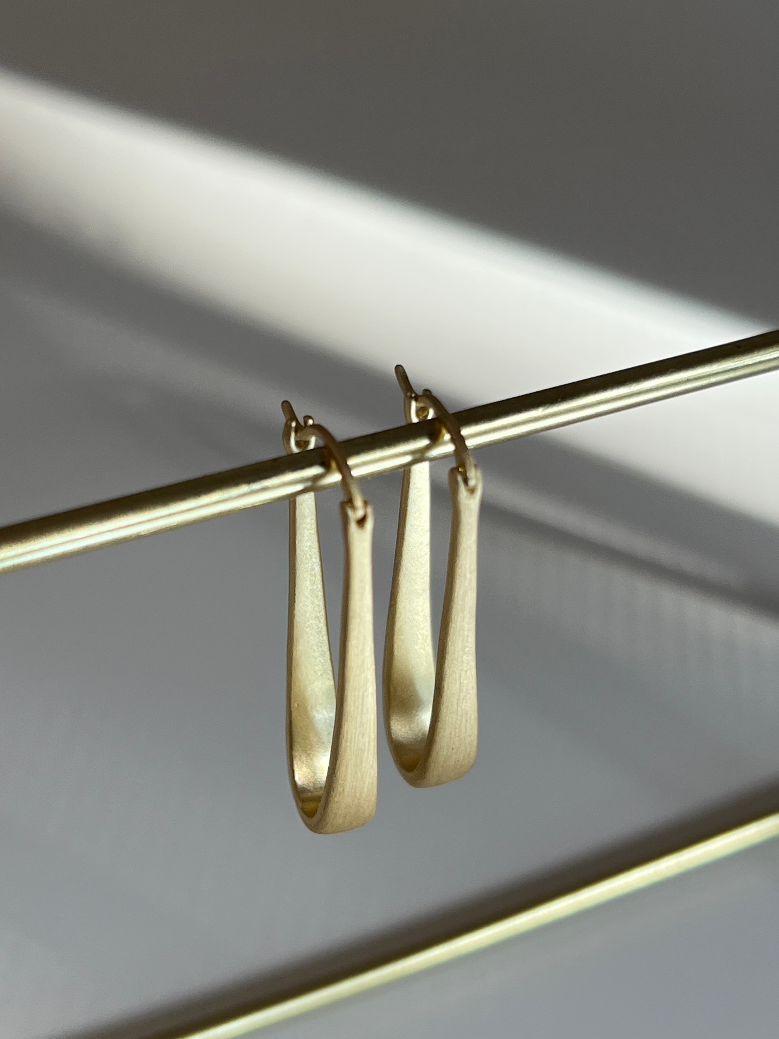 Mat Gold Rengi Oval Model Kadın Küpe