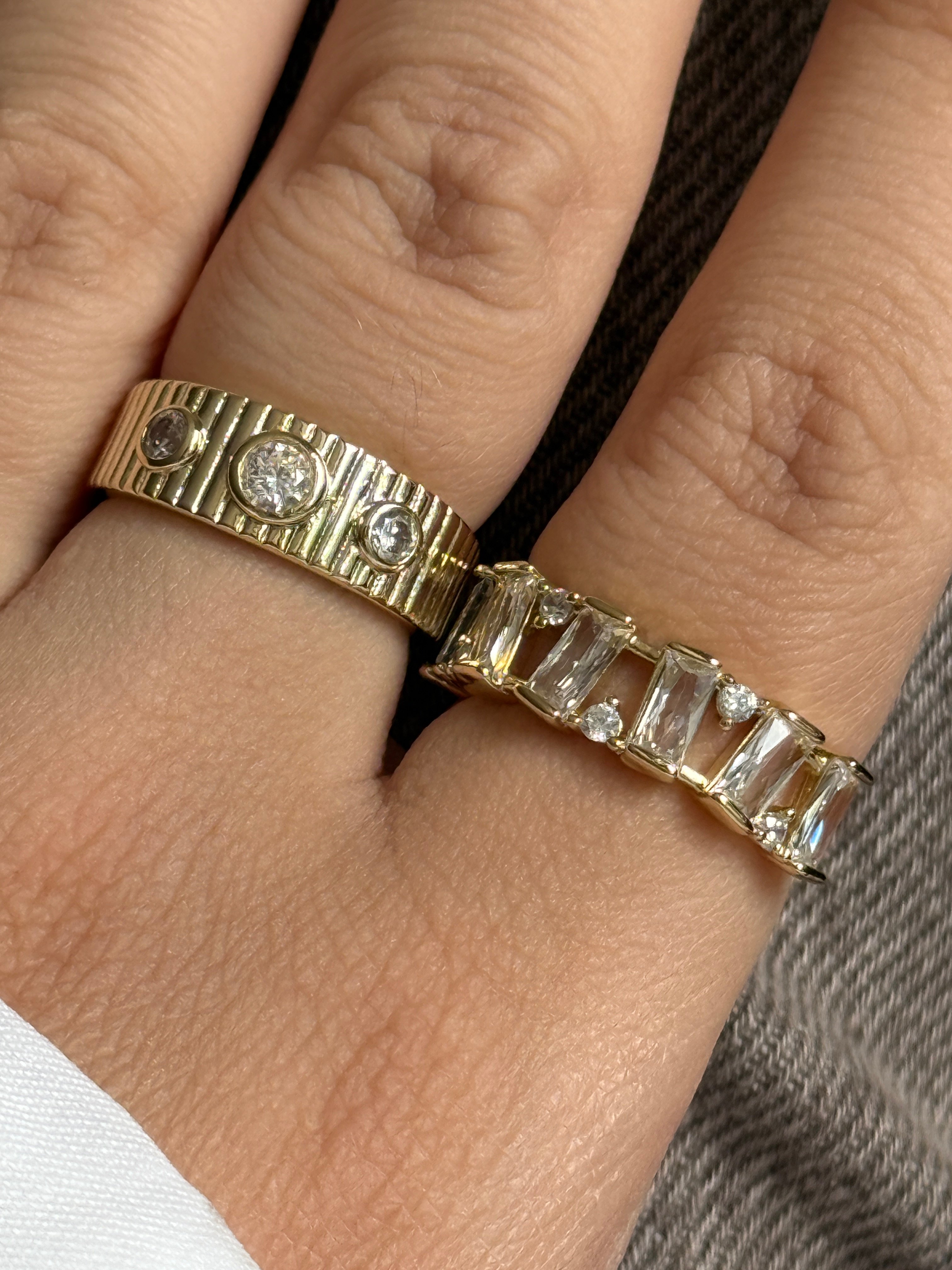Gold Rengi Büyük Baget Zirkon Taş Detaylı Kadın Yüzük