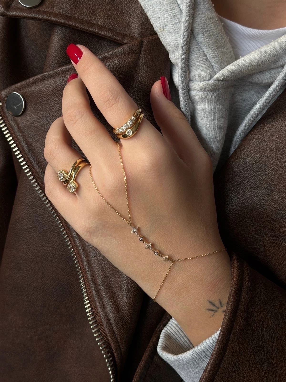 Gold Rengi Kalp Taşlı İki Sıra V Model Kadın Yüzük