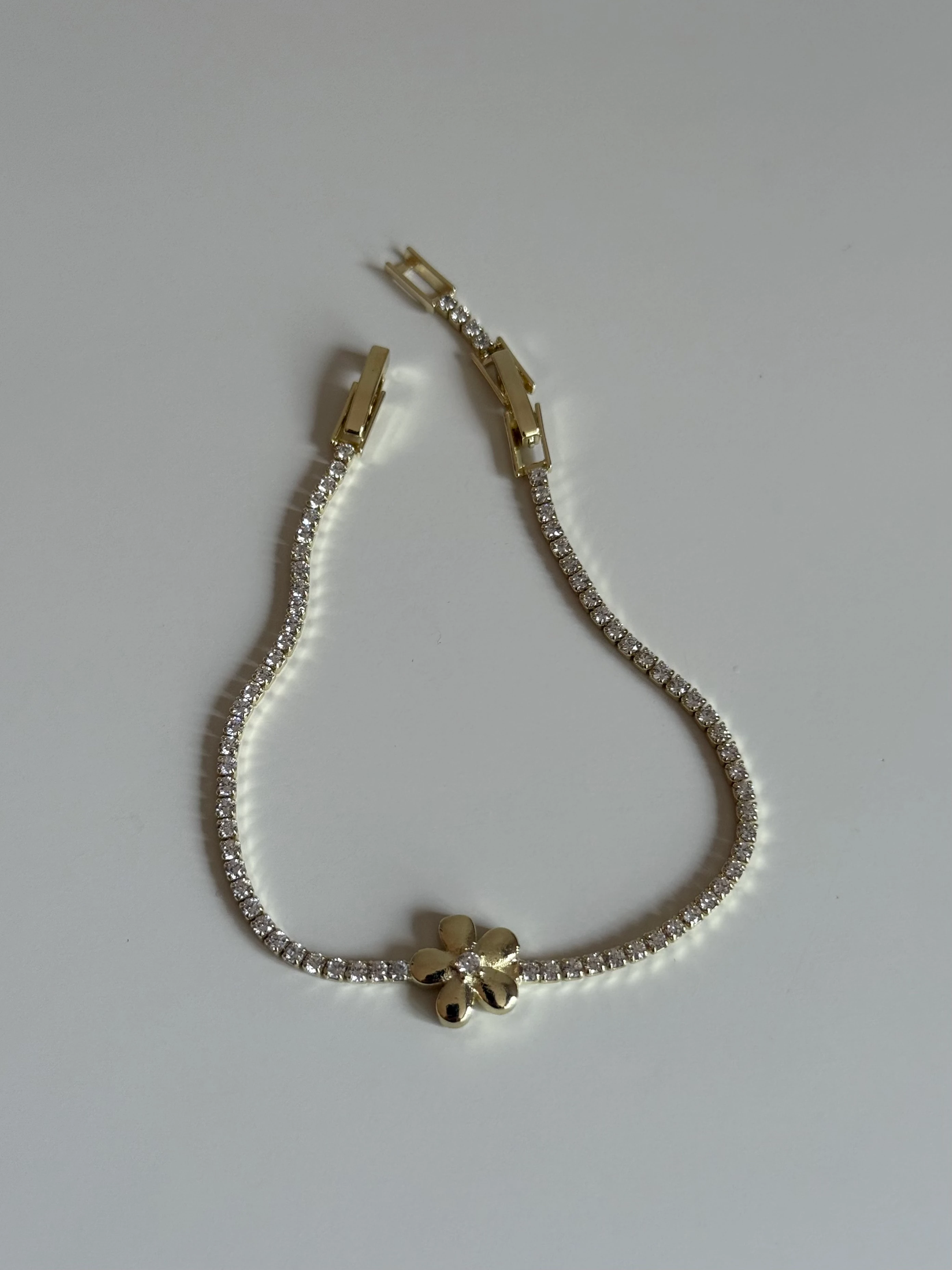 Taş Detaylı Çiçek Figür Su Yolu Kadın Bileklik