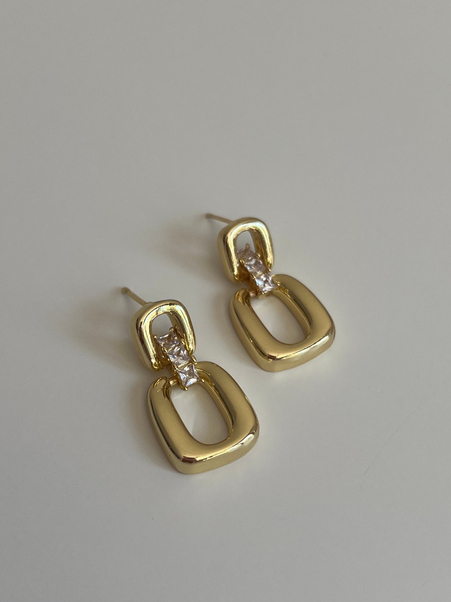 Gold Rengi Zirkon Taşlı Kadın Küpe