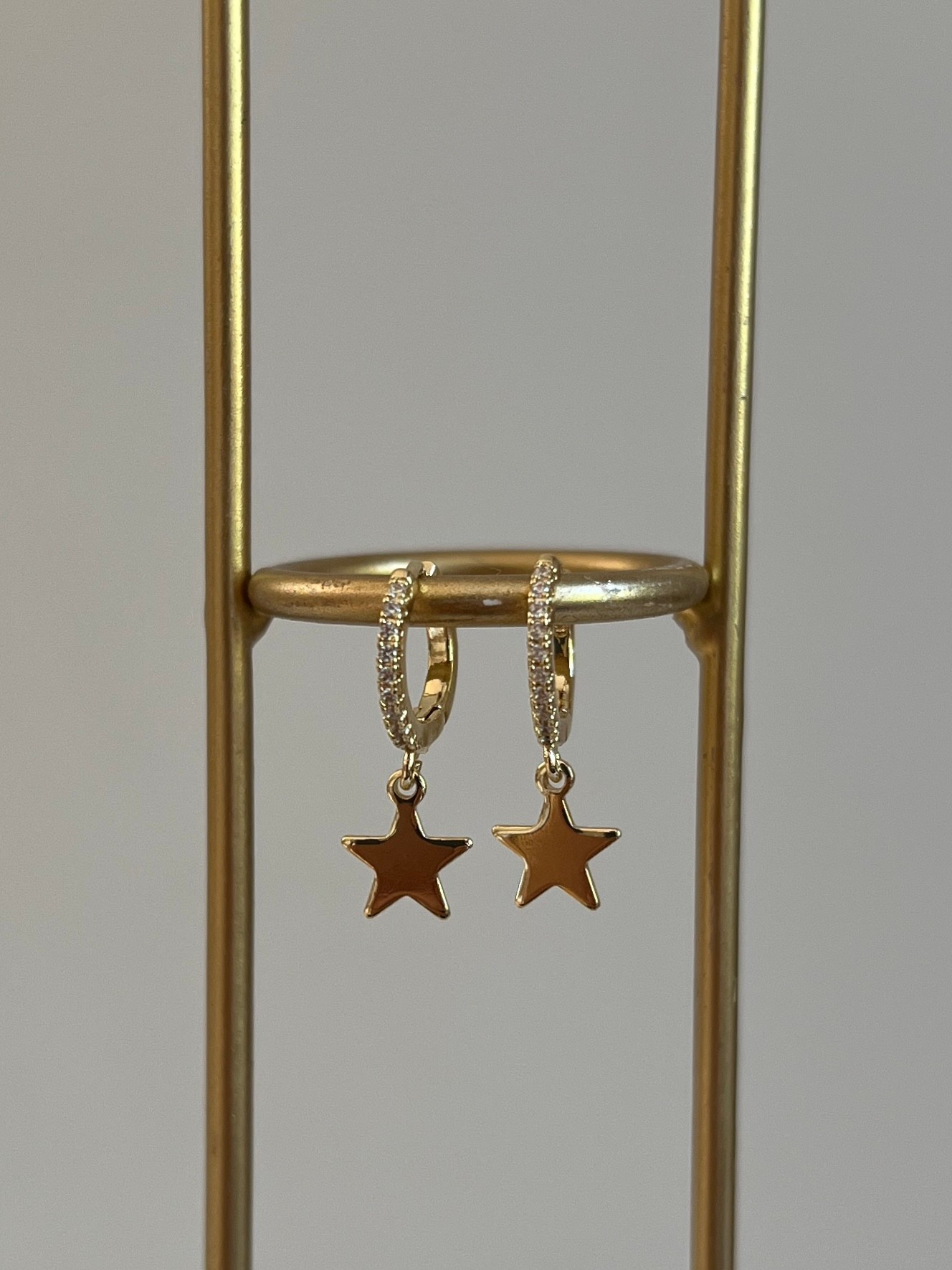 Gold Rengi Zirkon Taşlı Sallantılı Yıldız Model Kadın Küpe