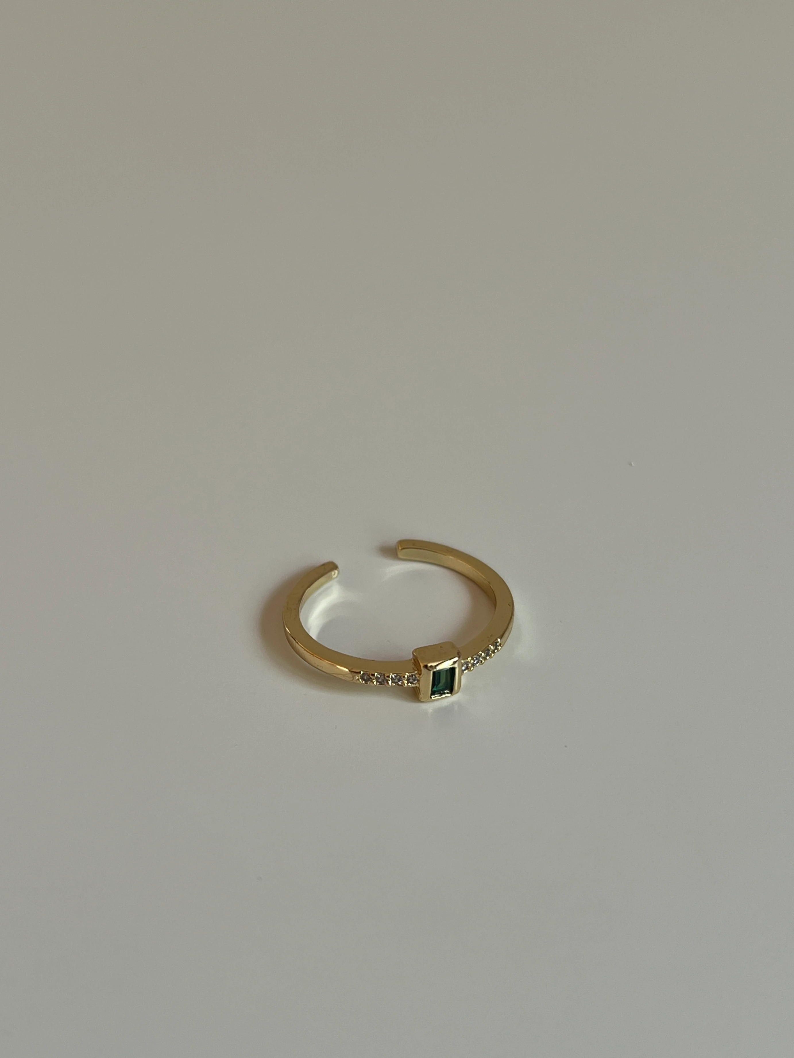 Gold Rengi Kare Zirkon Taş Detaylı Kadın Serçe Parmak Yüzük