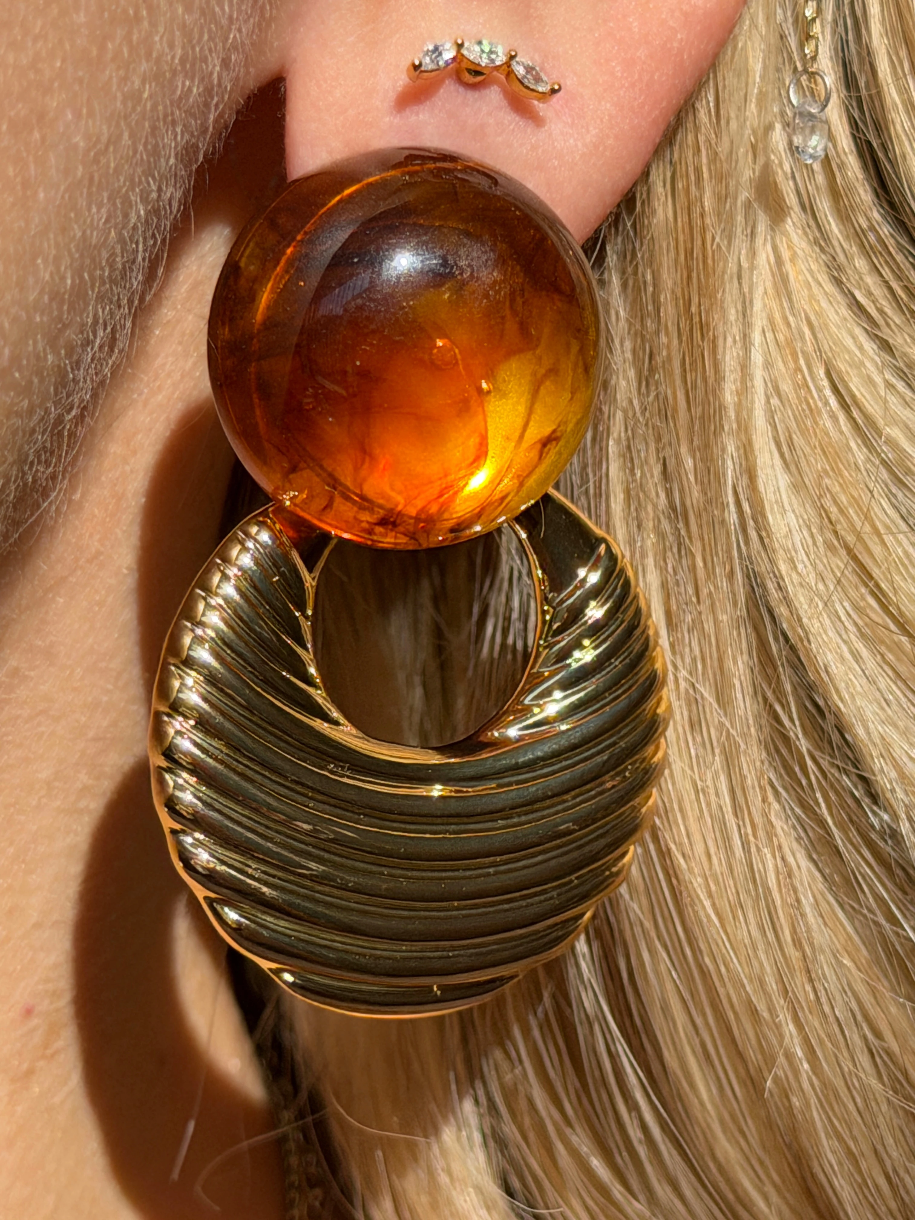 Gold Rengi Renkli Taşlı Kadın Küpe