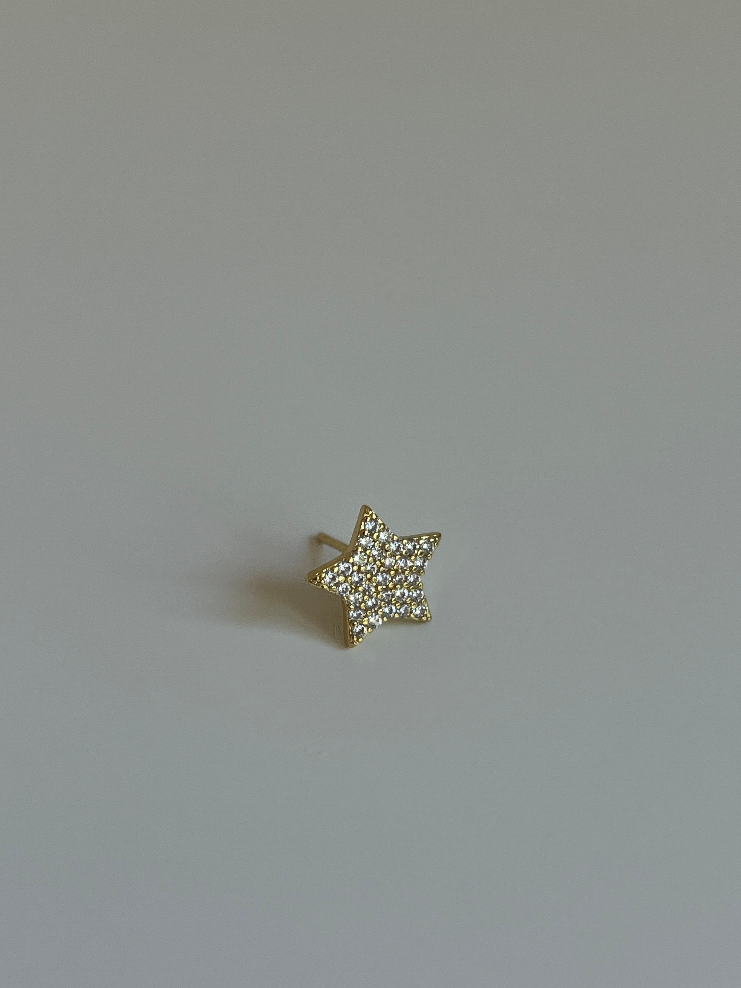 Gold Rengi Sıralı Yıldız Model Kadın Kıkırdak Küpe