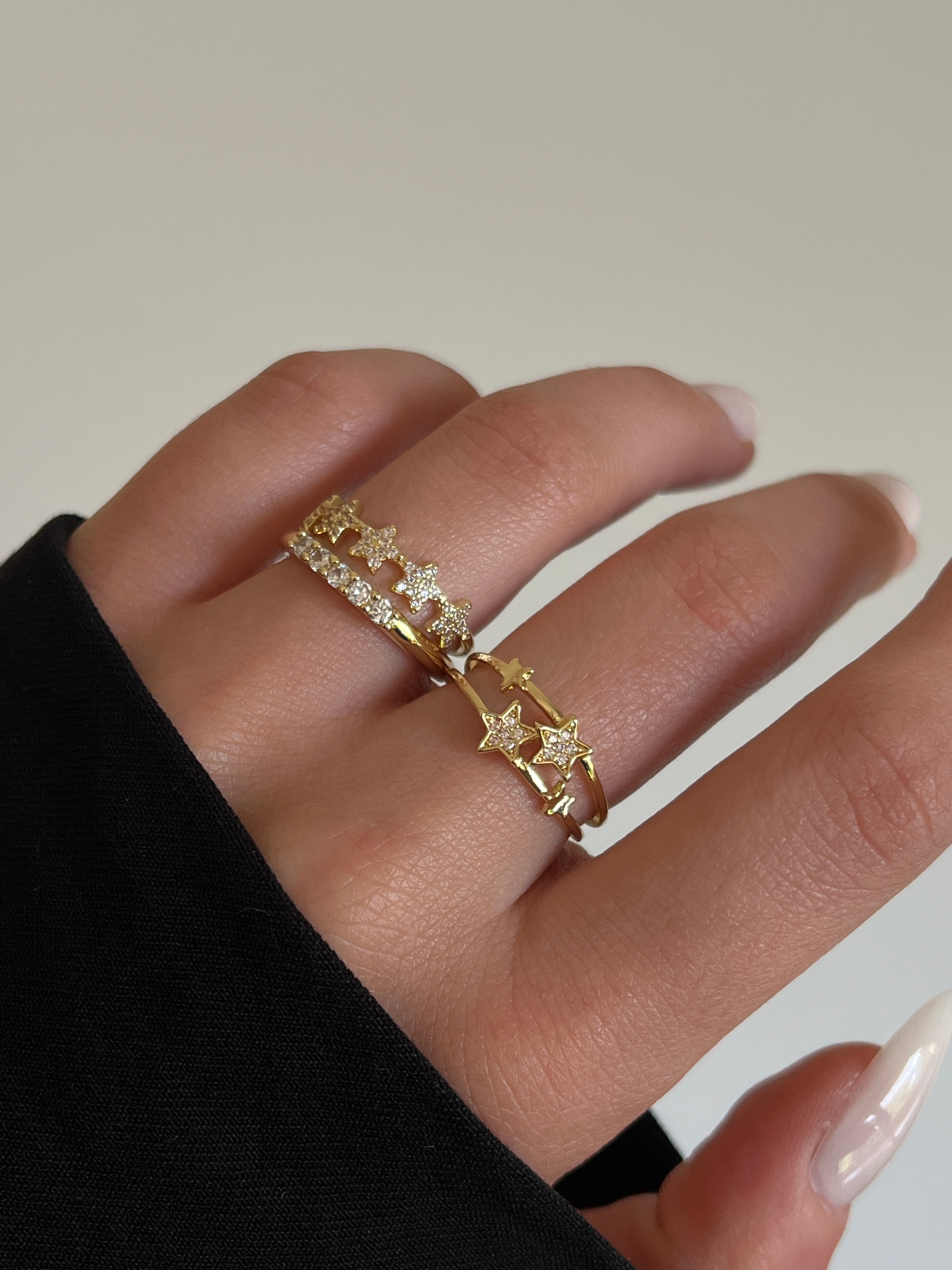 Gold Rengi Sıralı Yıldız Model Kadın Yüzük
