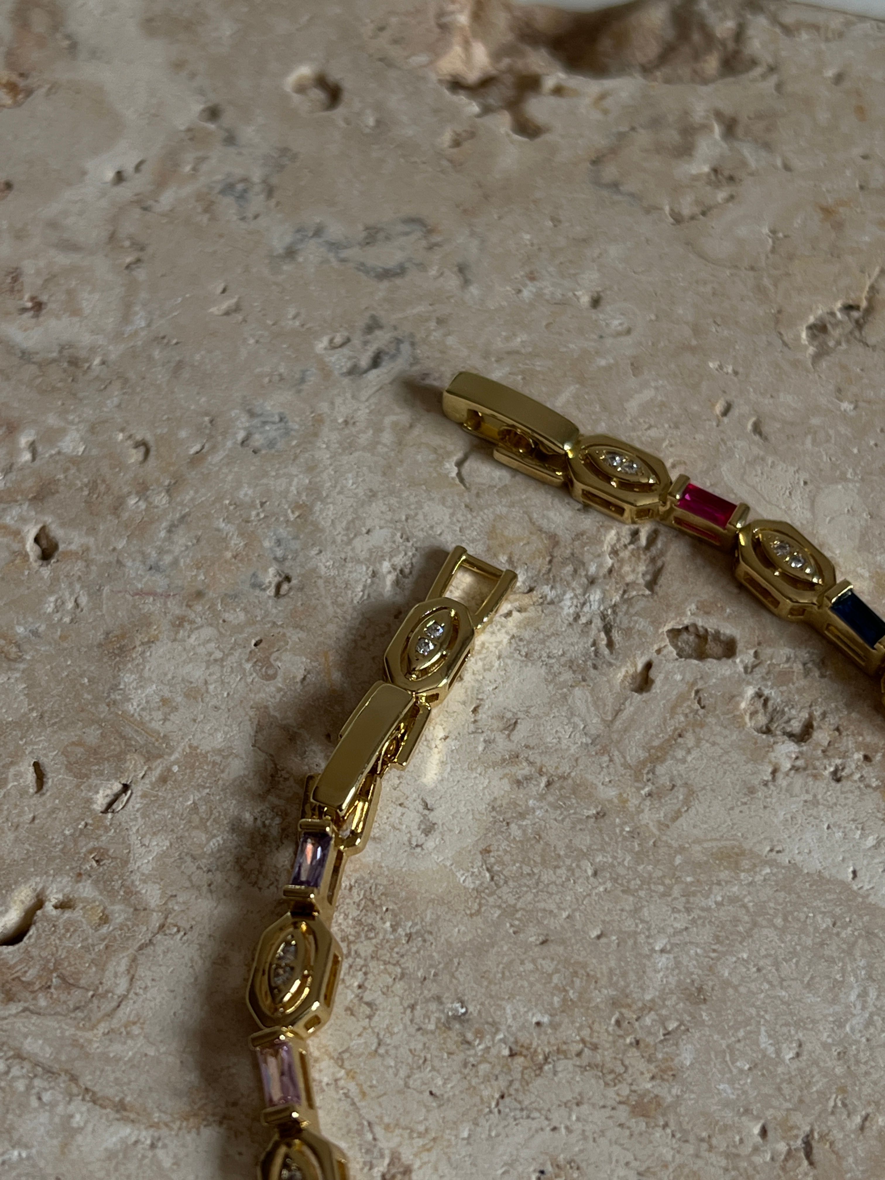 Gold Rengi Renkli Baget Zirkon Taş Detaylı Kadın Bileklik