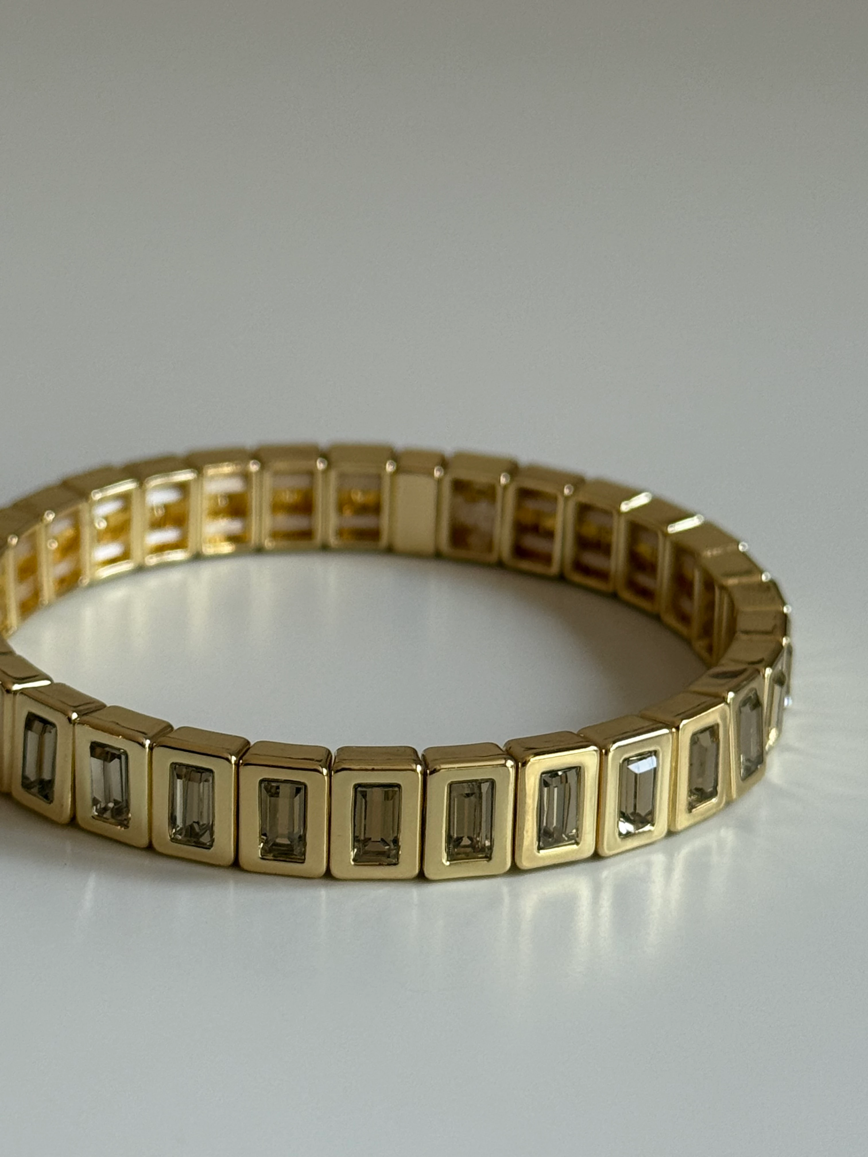 Gold Rengi Küçük Renkli Taşlı Kadın Bileklik