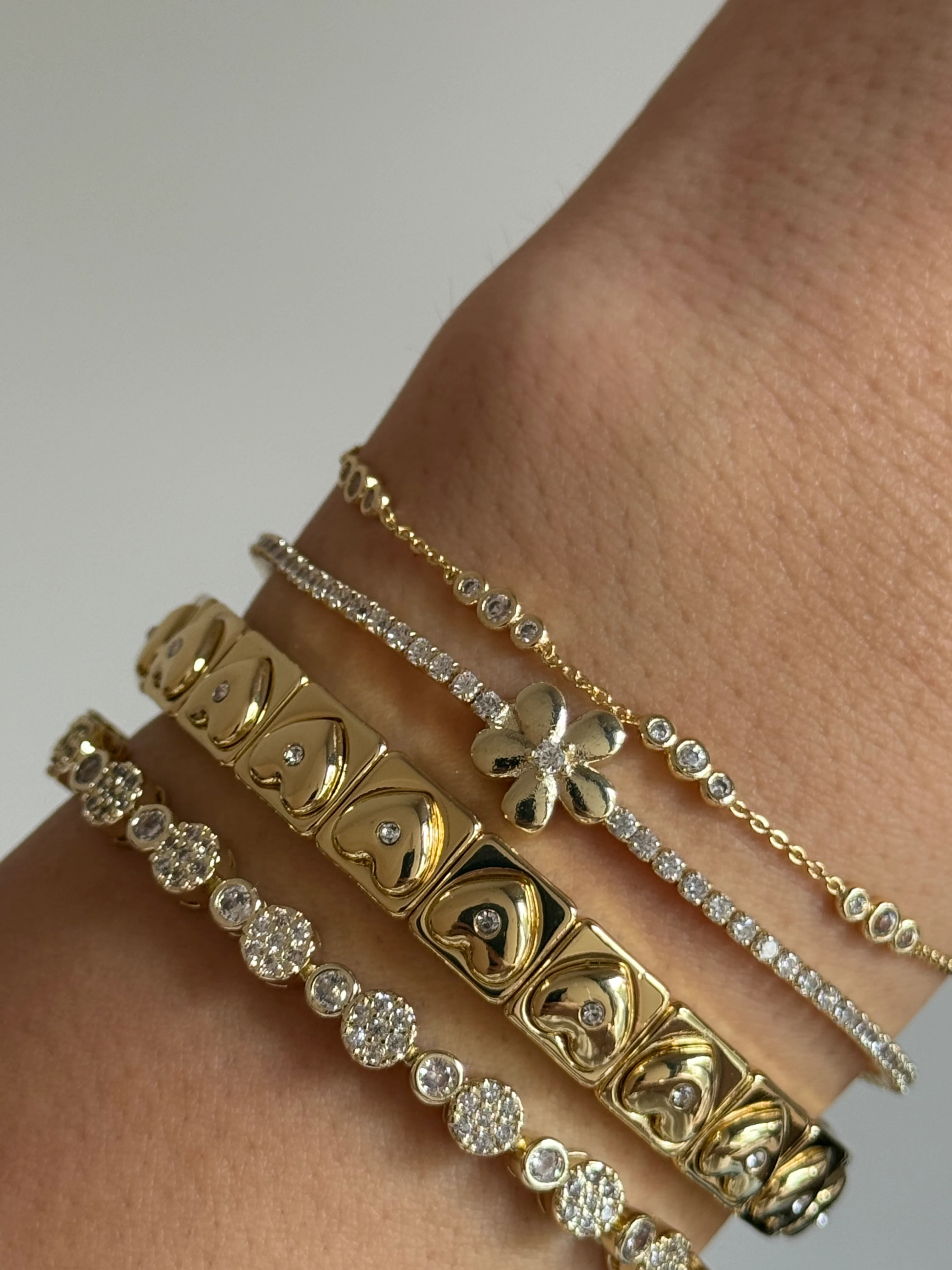 Taş Detaylı Çiçek Figür Su Yolu Kadın Bileklik