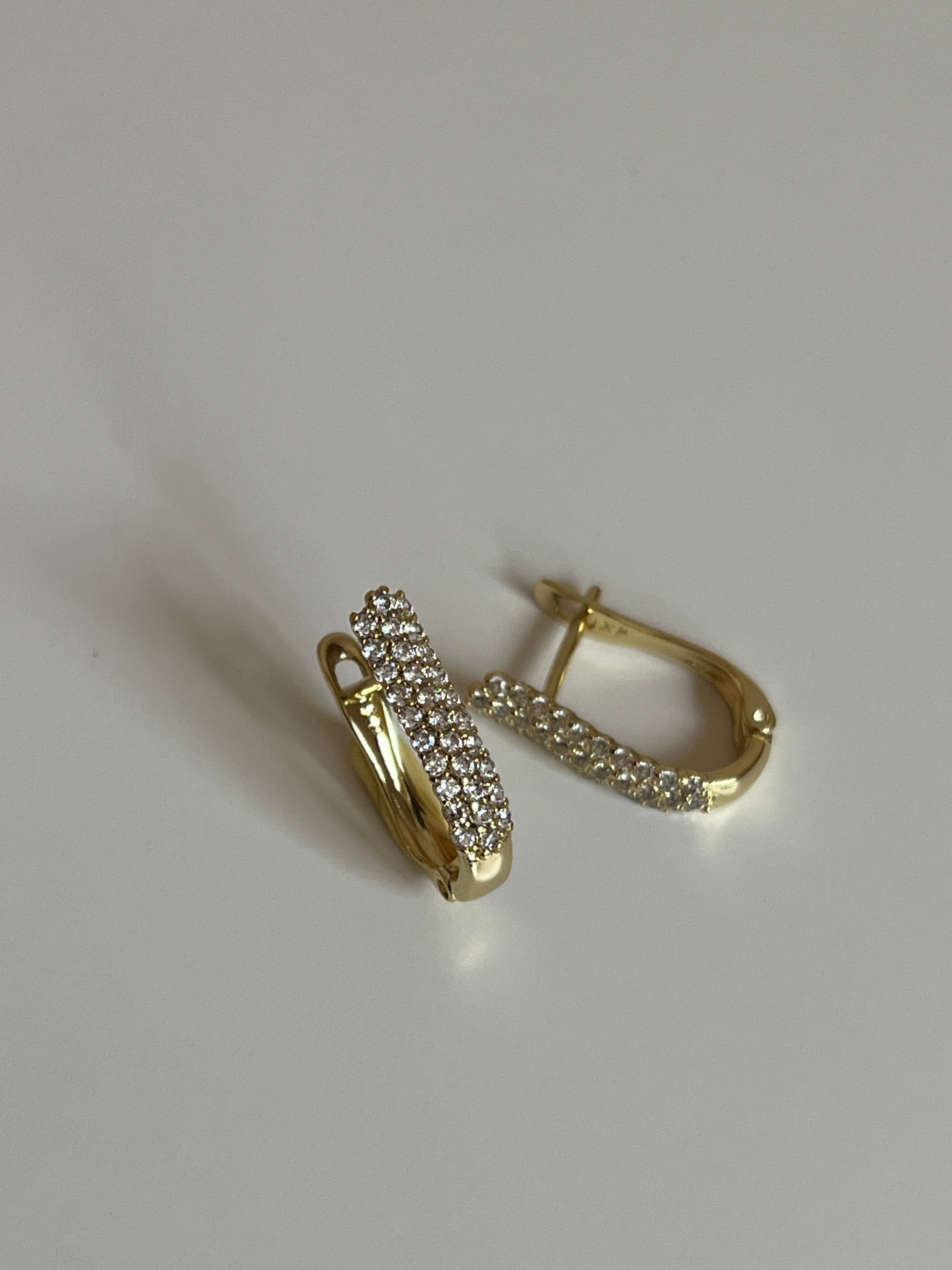 Gold Rengi Üç Sıra Zirkon Taşlı Xupıng Kapın Küpe