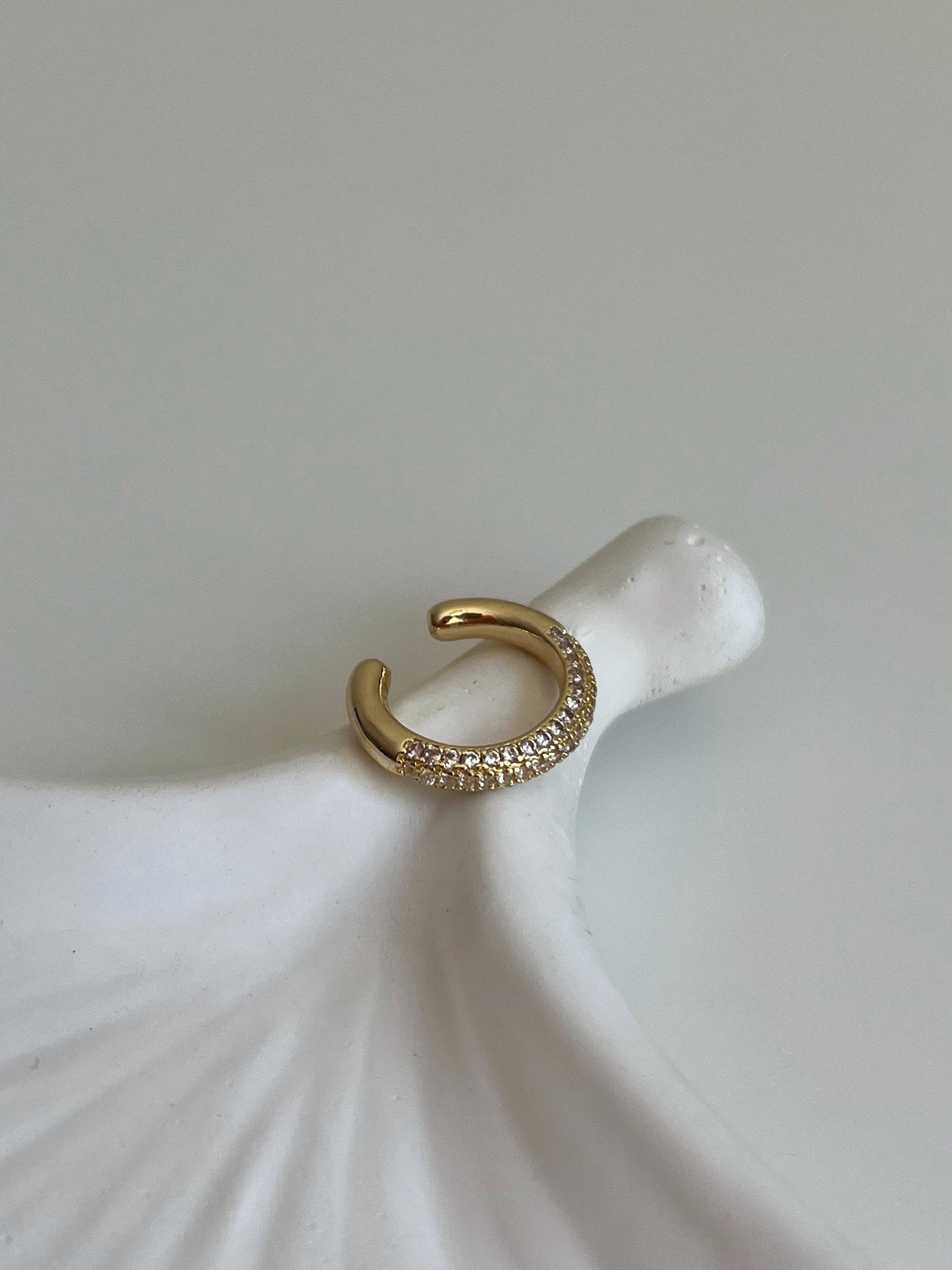 Gold Rengi Zirkon Taşlı Kadın Kıkırdak Küpe