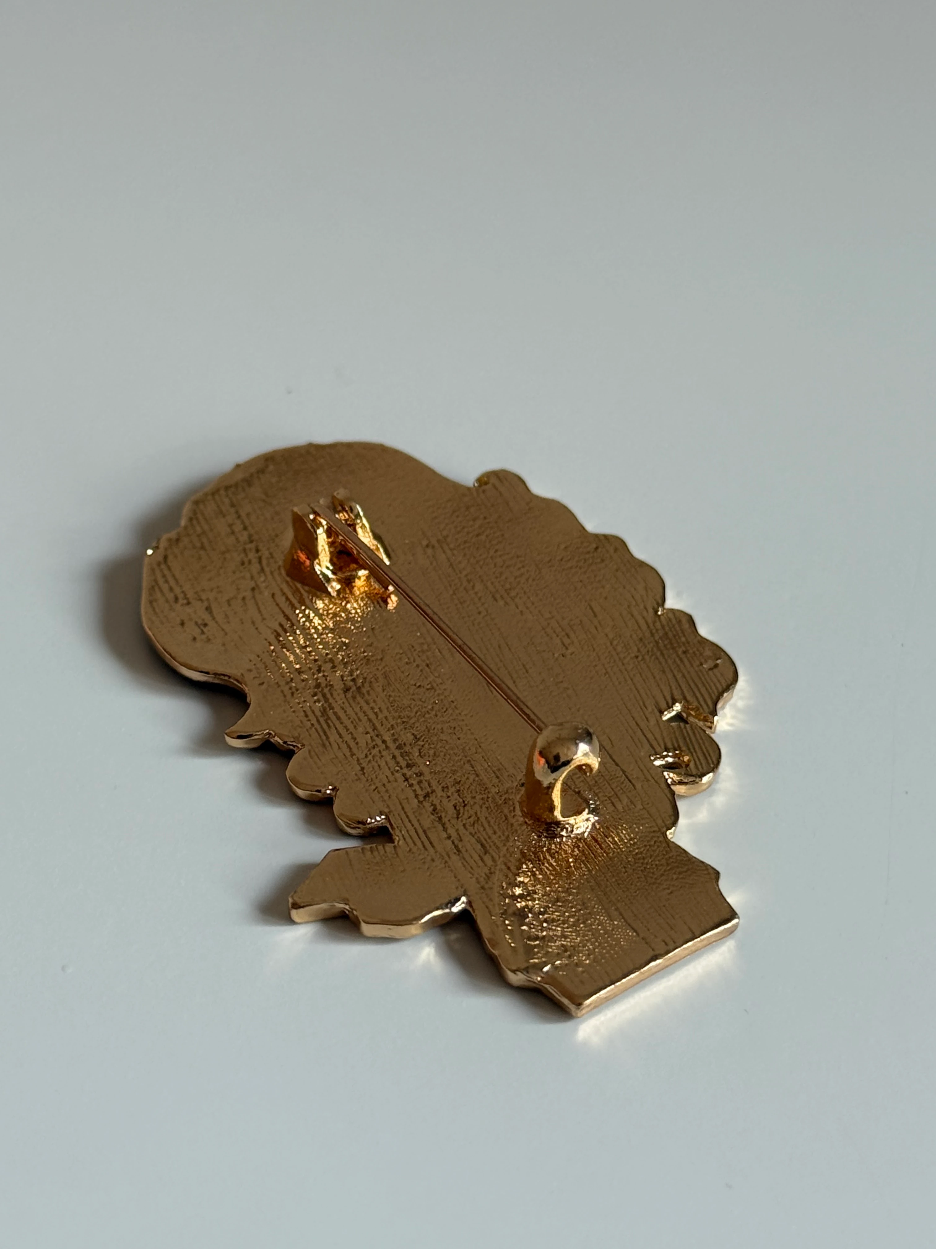 Kahverengi Saçlı Kadın Figür Broş