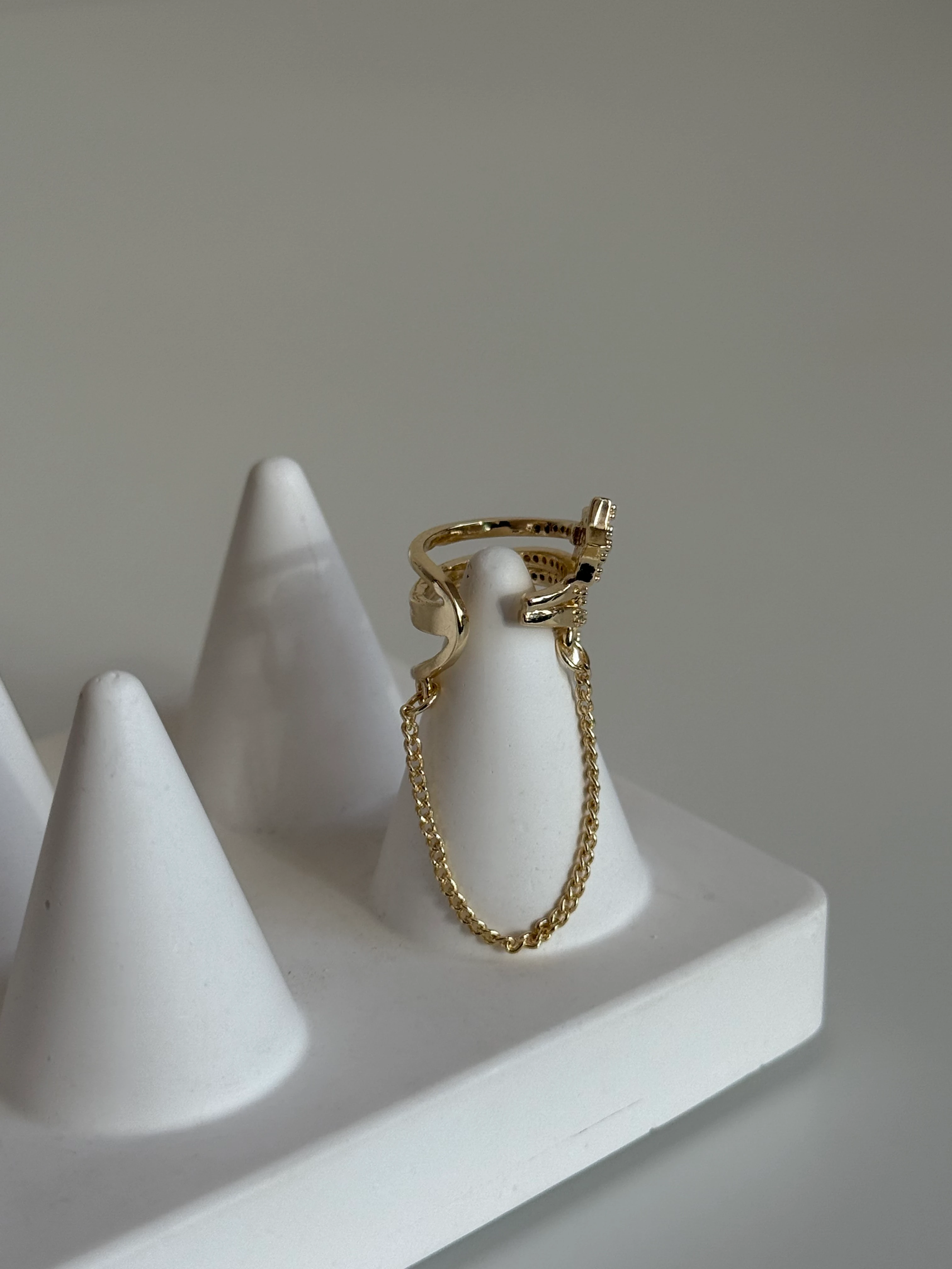 Gold Rengi Dört Sıra Yıldız Detaylı Kadın Kıkırdak Küpe