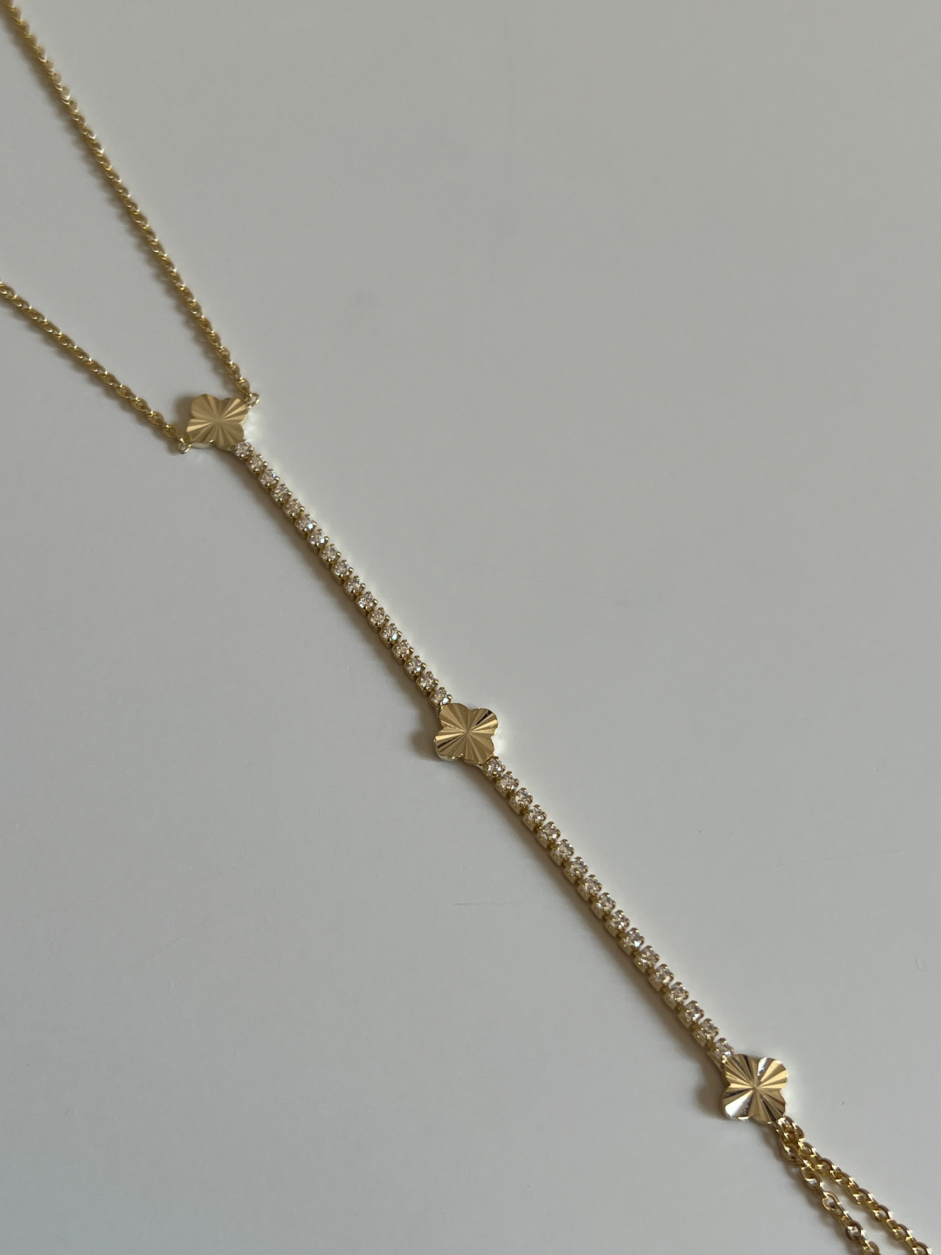 Gold Rengi Zirkon Taşlı Üç Yonca Model Kadın Şahmeran