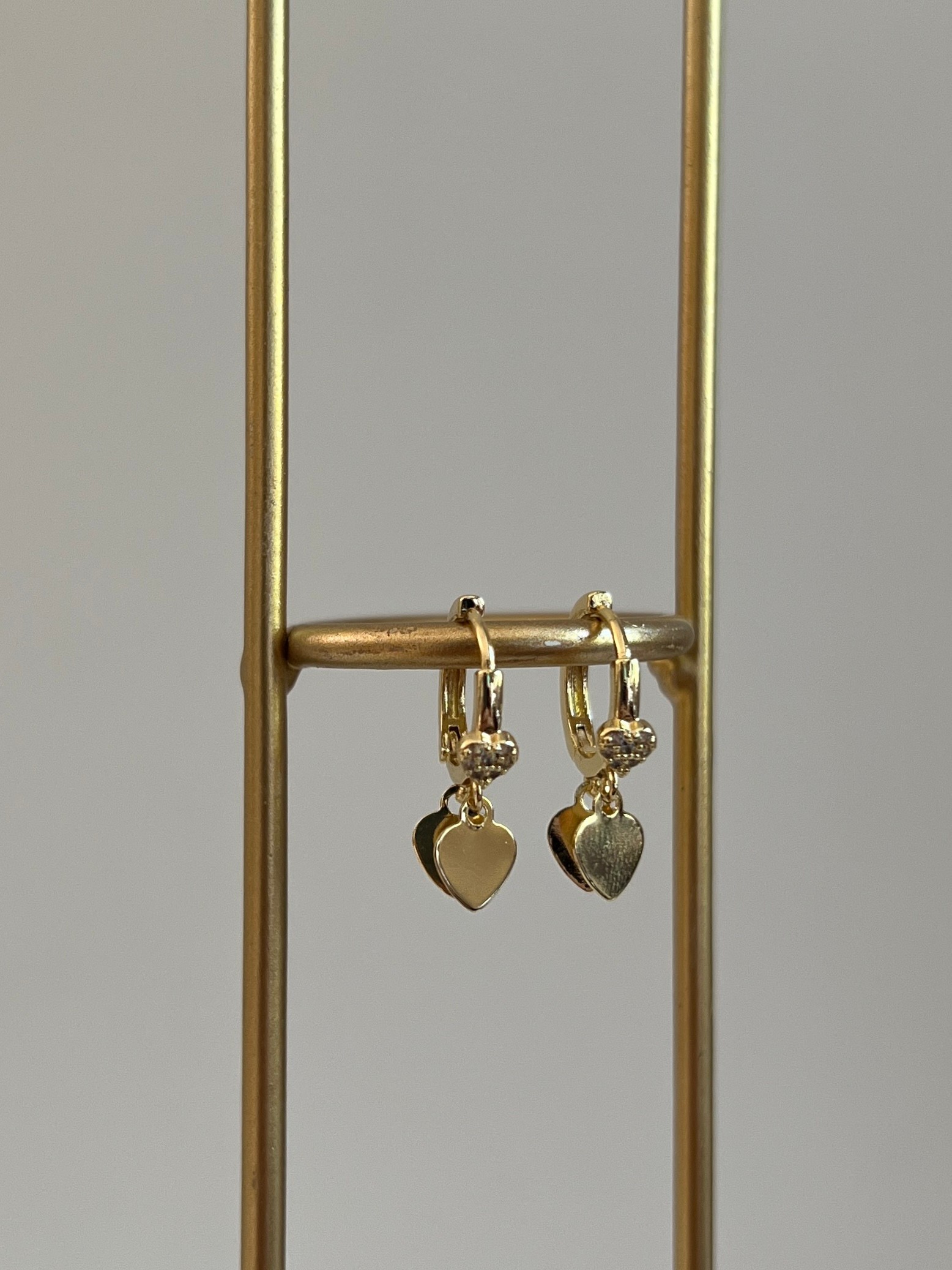 Gold Rengi Zirkon Taşlı Kalp Detay Sallantılı Kadın Küpe