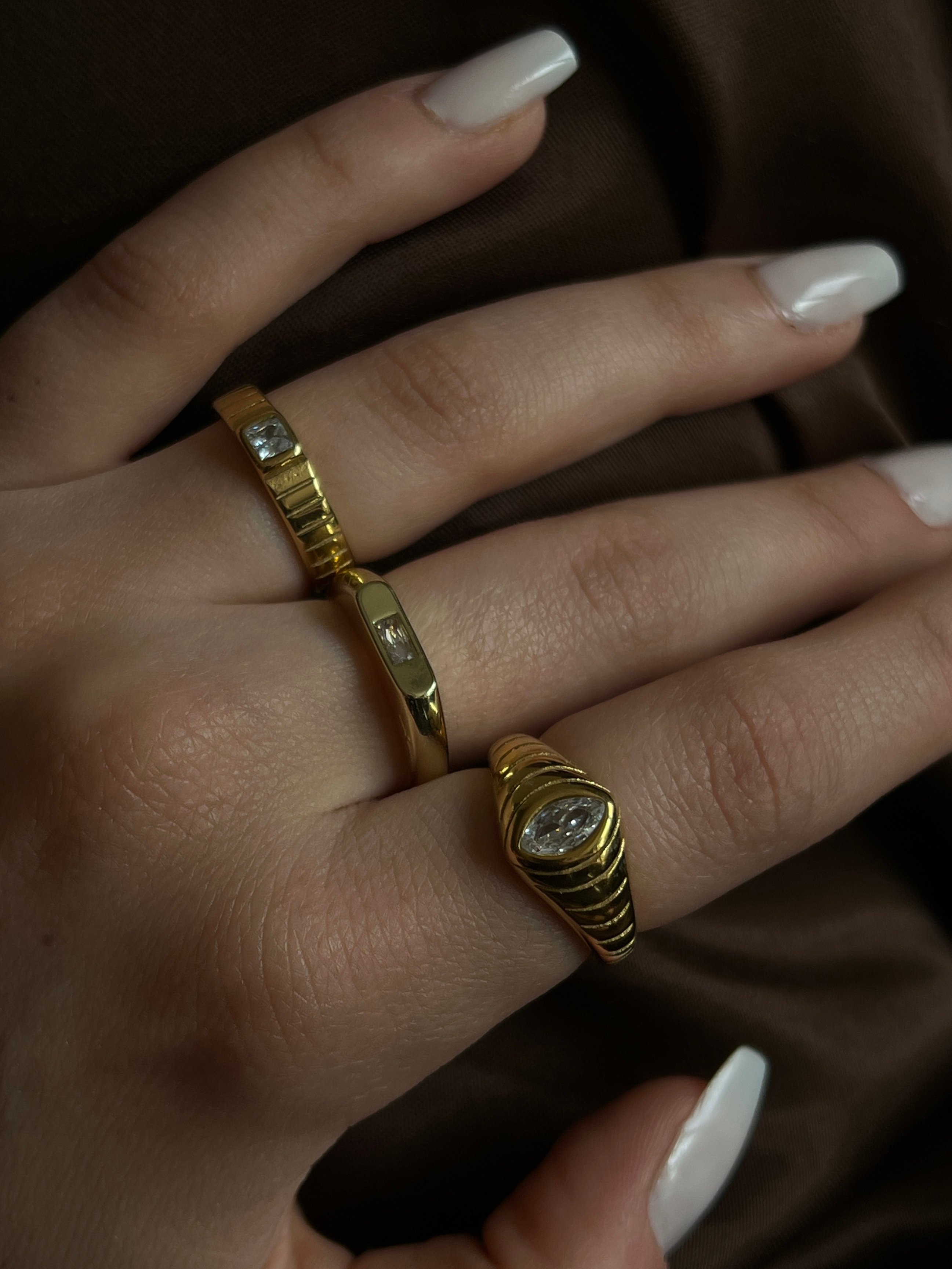 Gold Rengi Oval Zirkon Taşlı Kadın Yüzük