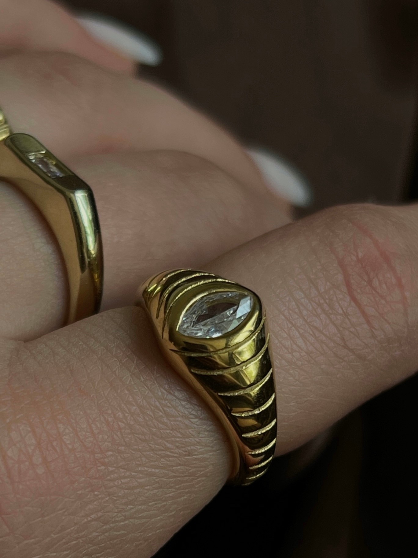 Gold Rengi Oval Zirkon Taşlı Kadın Yüzük