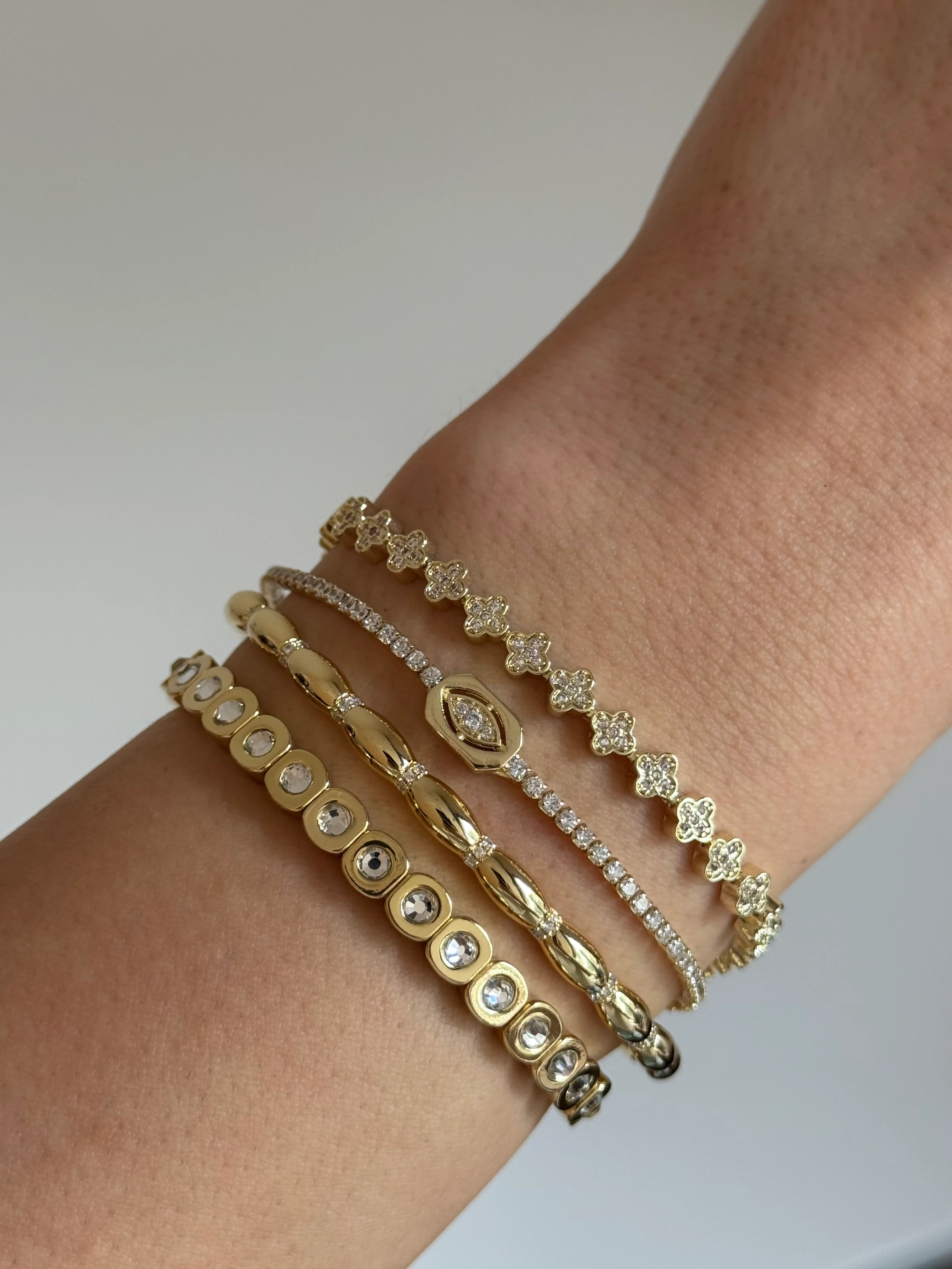 Gold Rengi Zirkon Taşlı Balon Model Kadın Kelepçe Bileklik