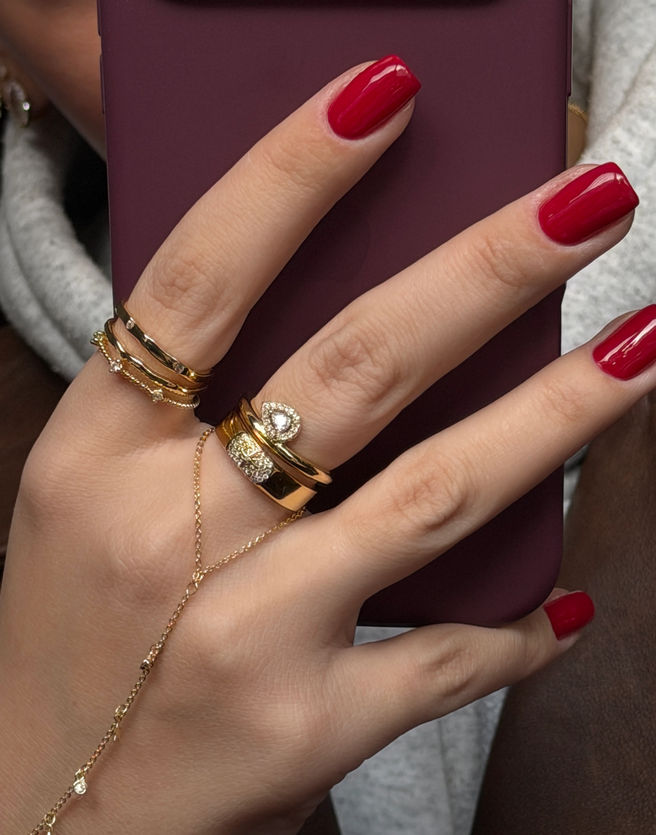 Gold Rengi Zirkon Taşlı Üç Sıra Dalgalı Model Kadın Yüzük