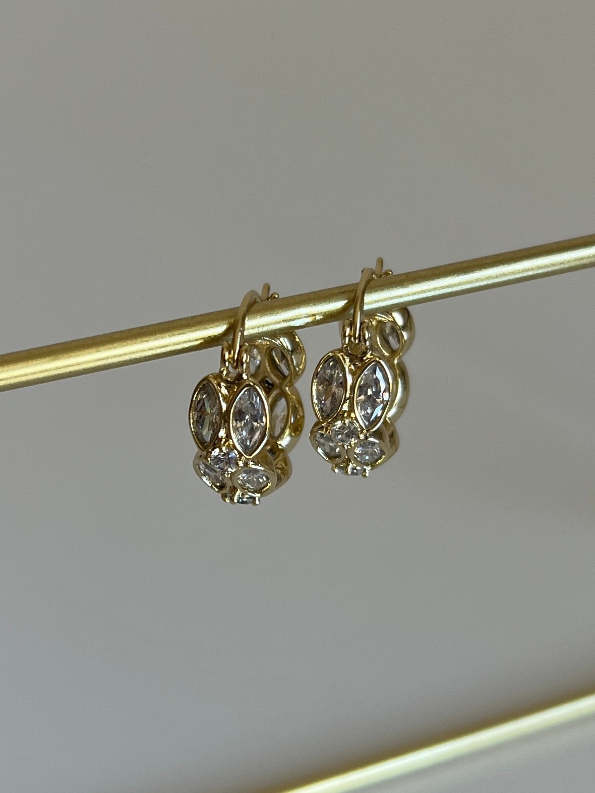 Gold Rengi Damla Zirkon Taşlı Xupıng Kadın Küpe
