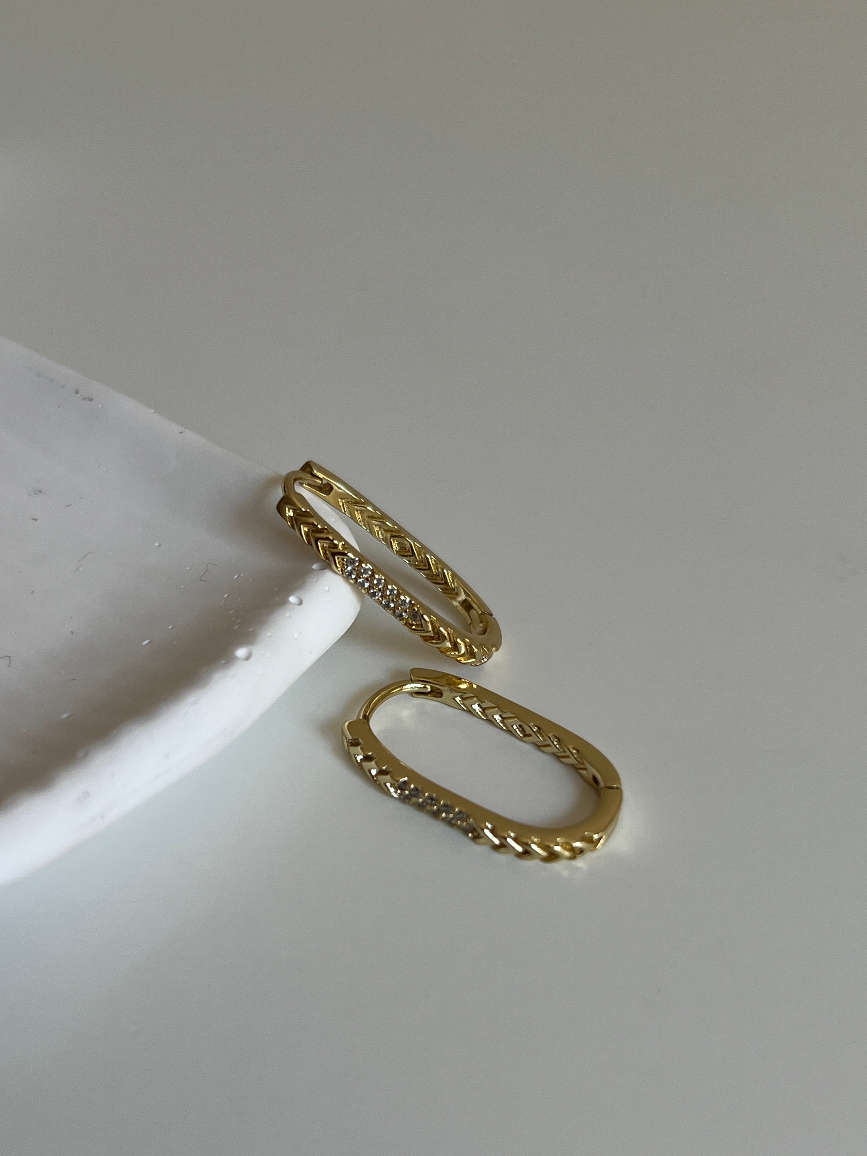 Gold Rengi Zirkon Taş Detaylı Xupıng Kadın Küpe