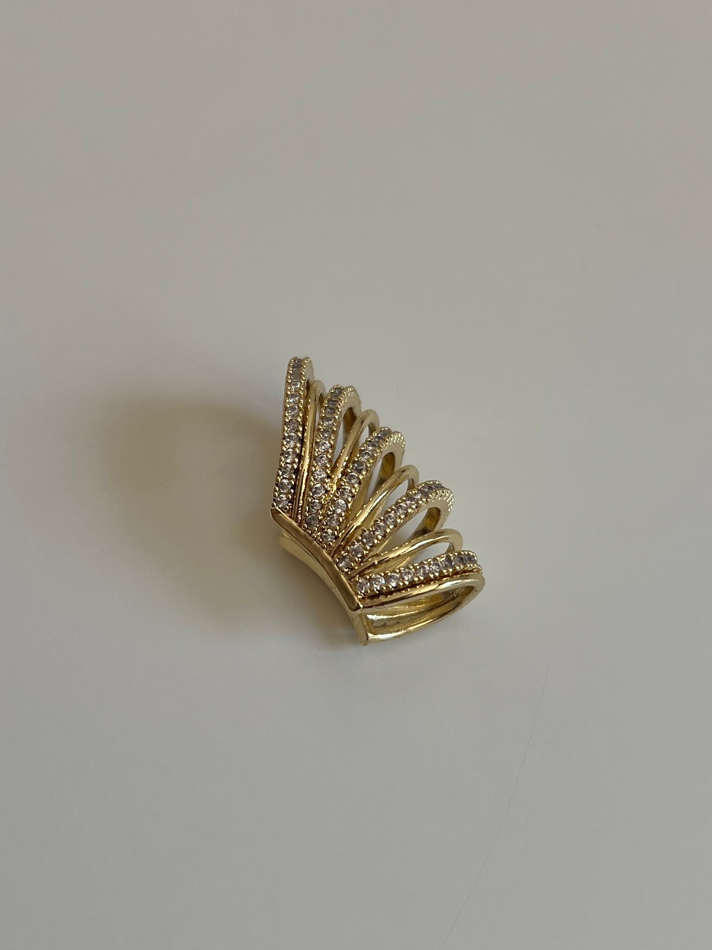 Gold Rengi Zirkon Taşlı Sıralı Halka Model Kadın Kıkırdak Küpe