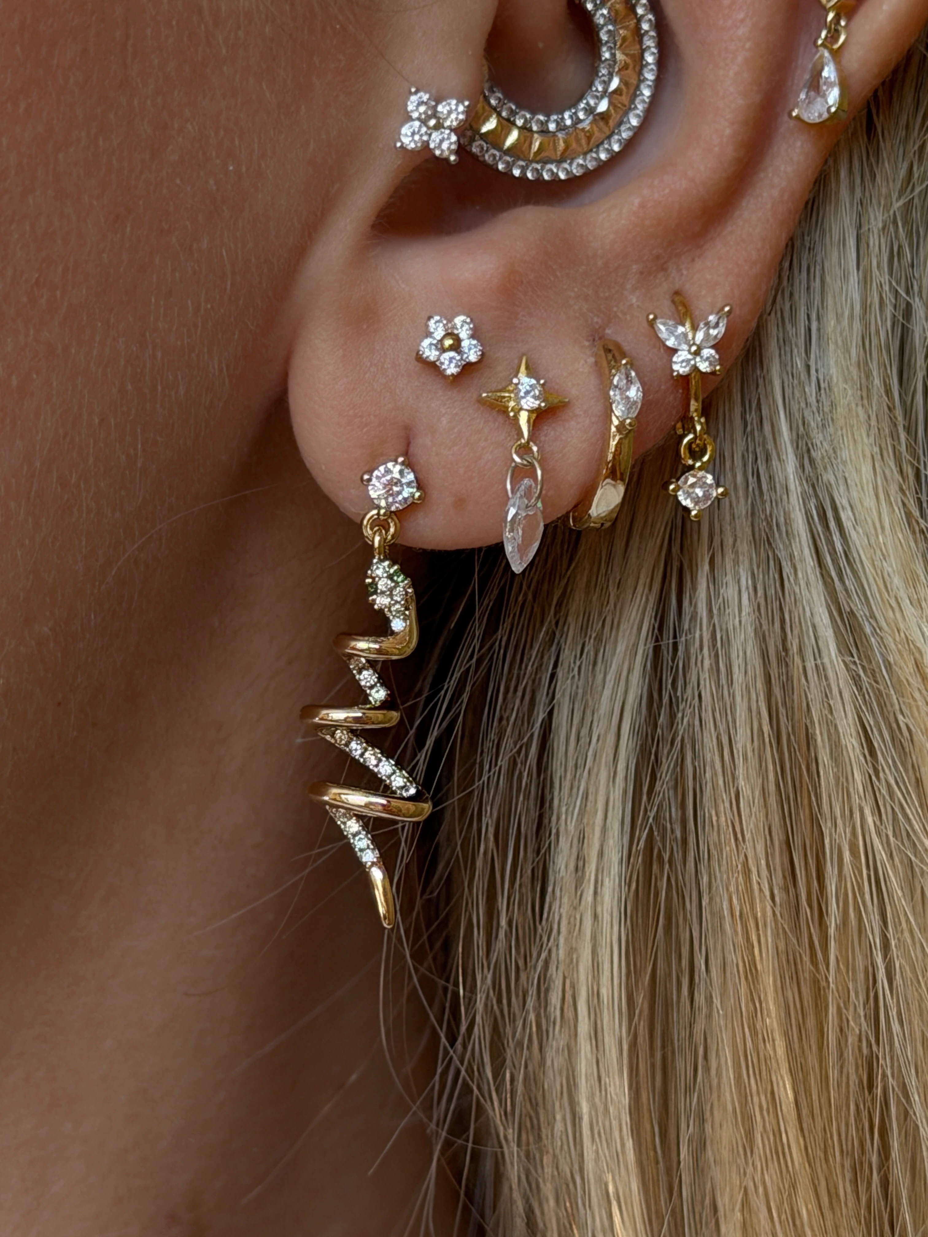 Gold Rengi Zirkon Taşlı Yılan Figürlü Xupıng Kadın Küpe