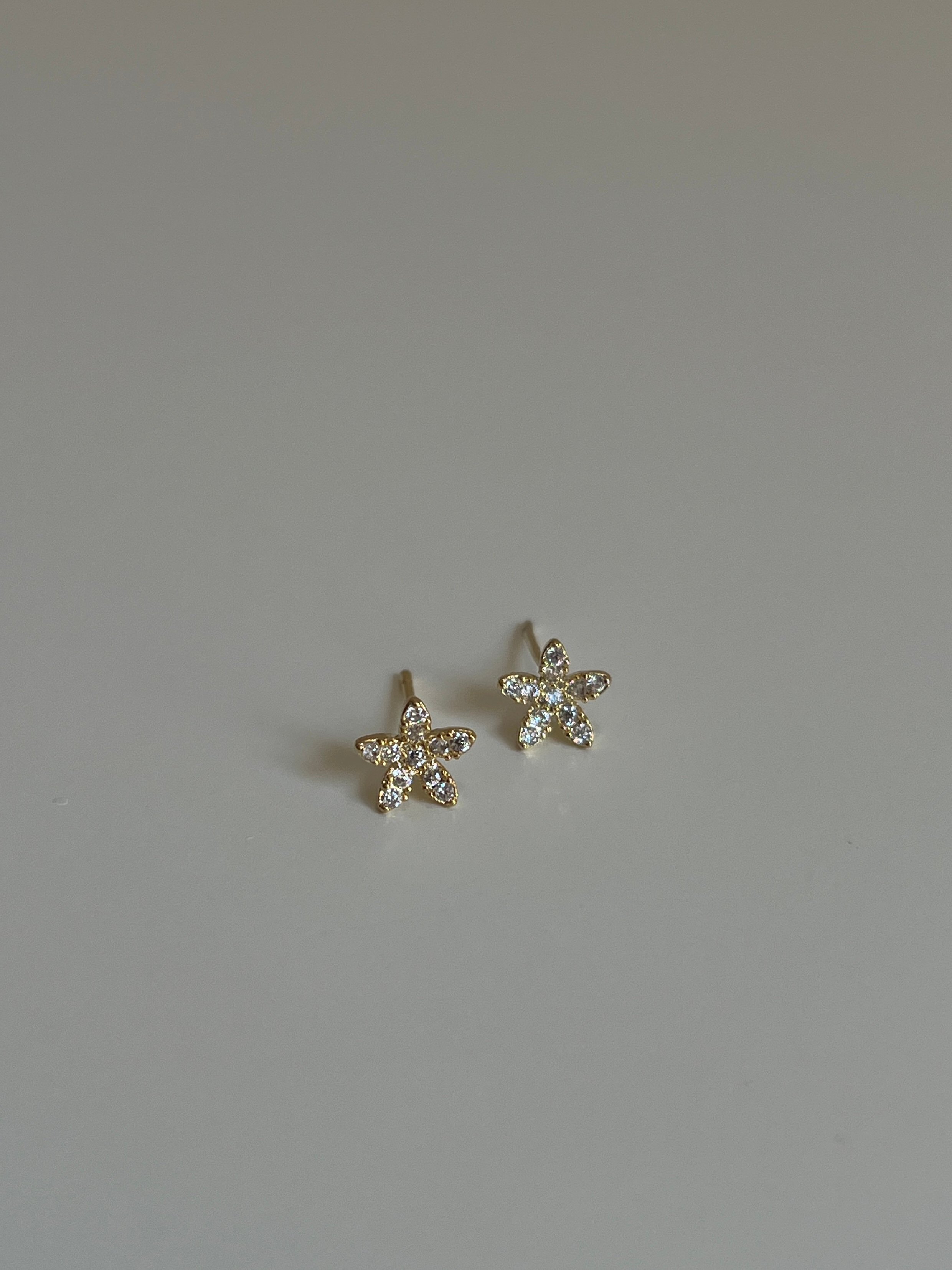 Gold Rengi Zirkon Taşlı Çicek Model Kadın Minimal Küpe