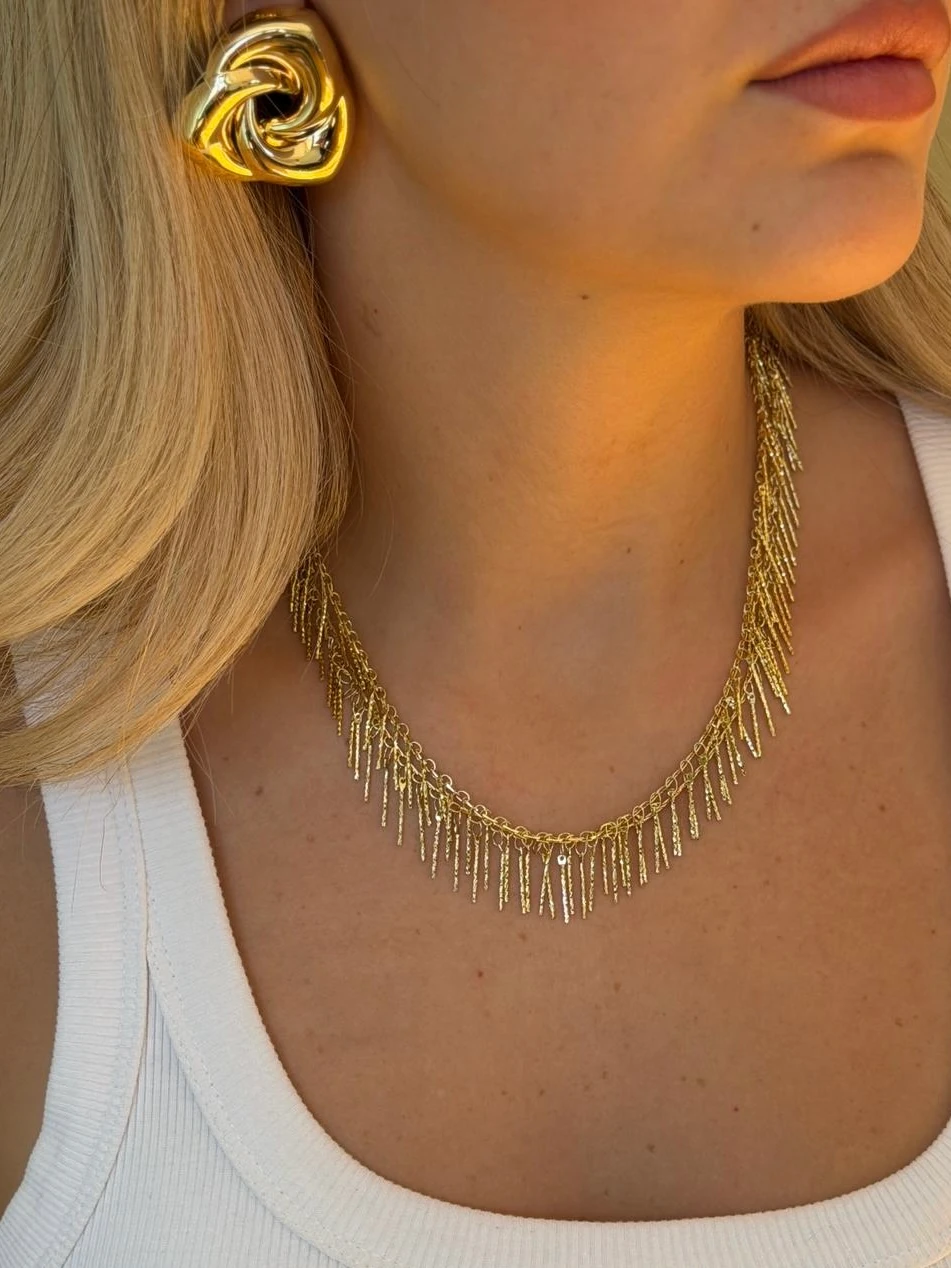 Üç Yapraklı Çiçek Model Kadın Küpe