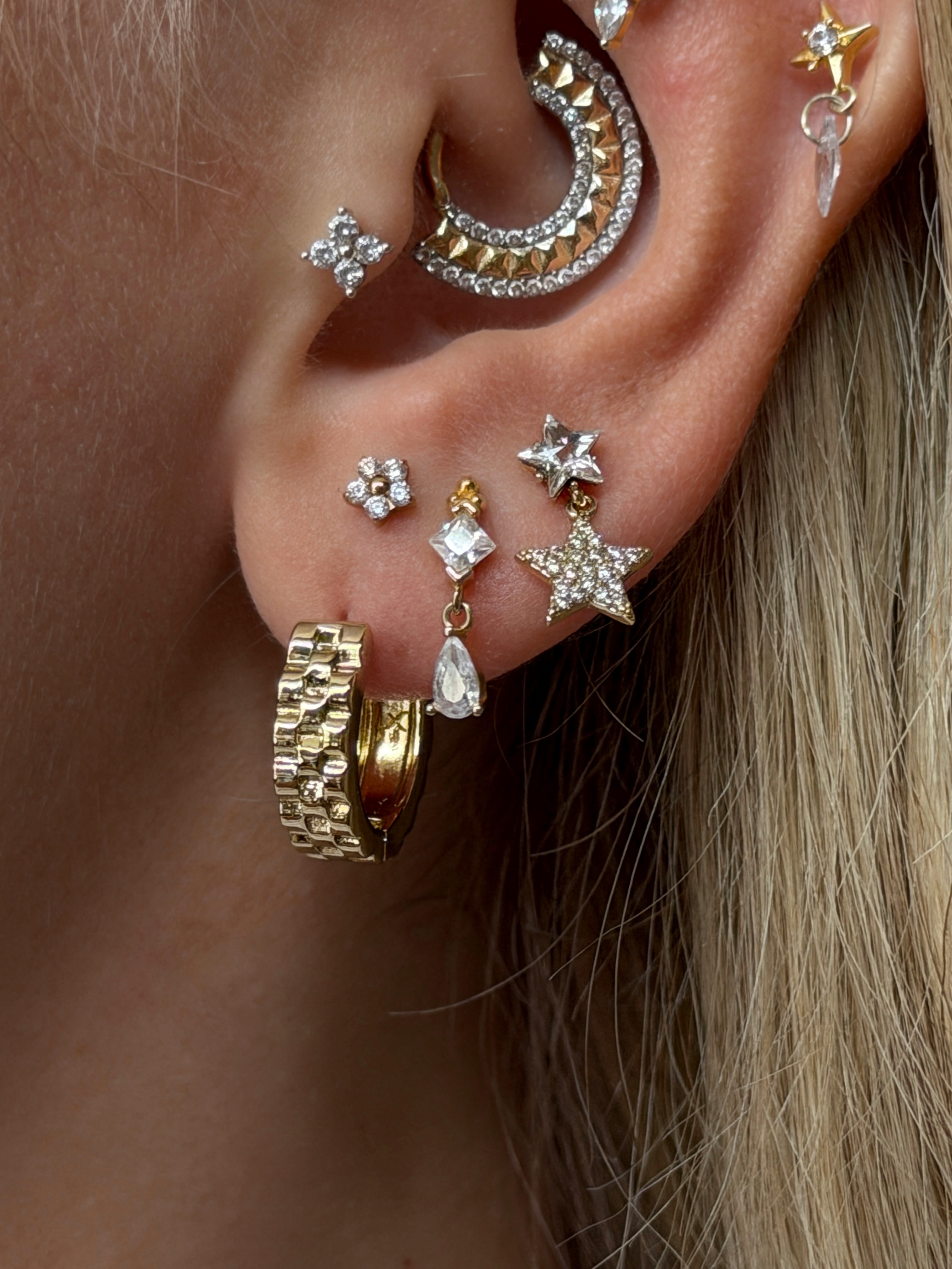 Gold Rengi Swarovski Taşlı Yıldız Sallantılı Xupıng Kadın Küpe