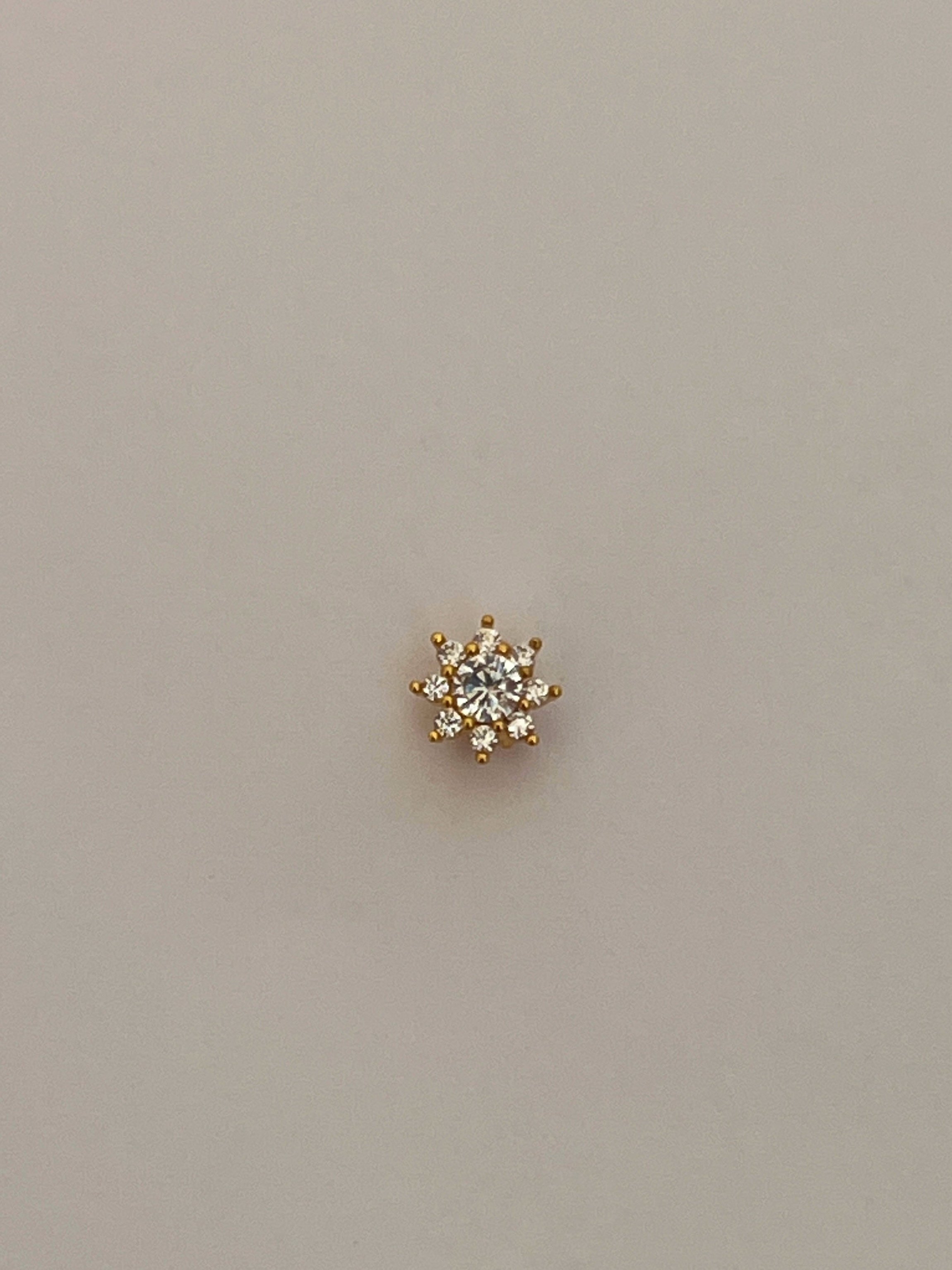 Zirkon Taşlı Çiçek Model Kadın Piercing