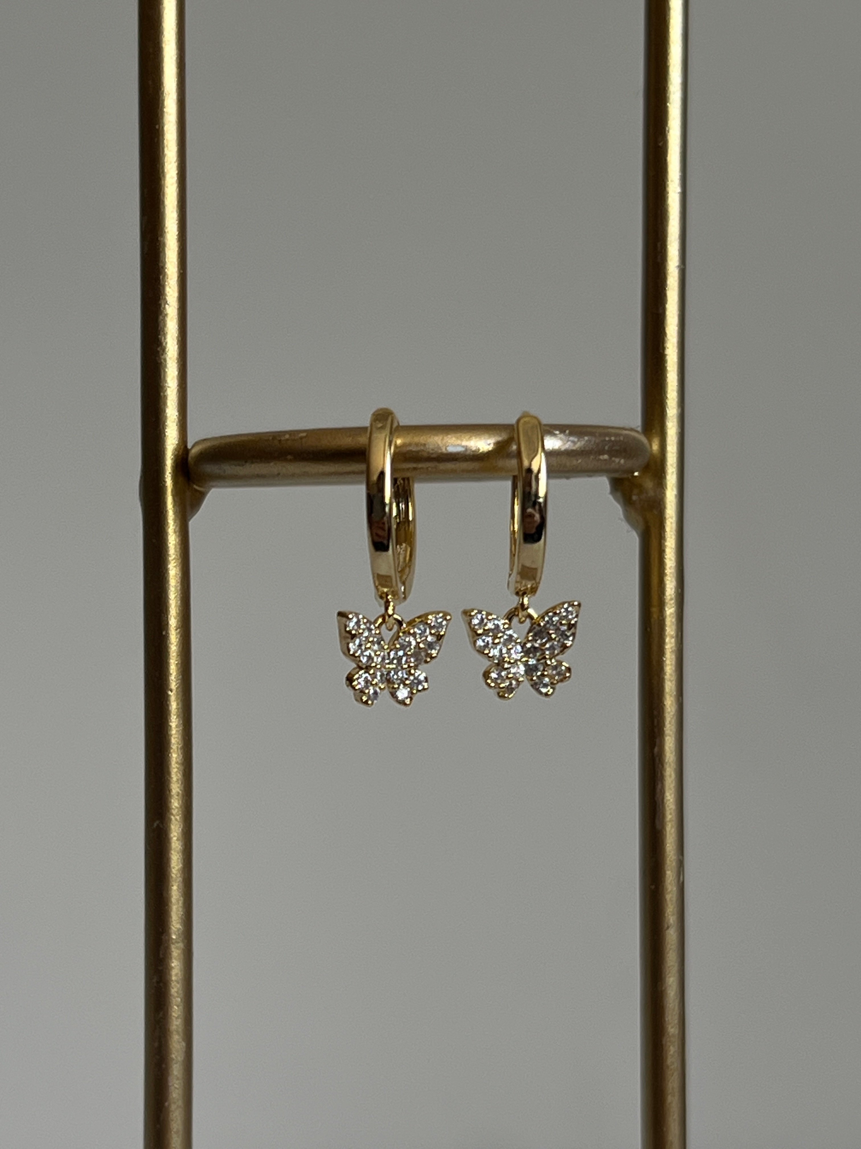Gold Rengi Zirkon Taşlı Kelebek Sallantılı Kadın Küpe