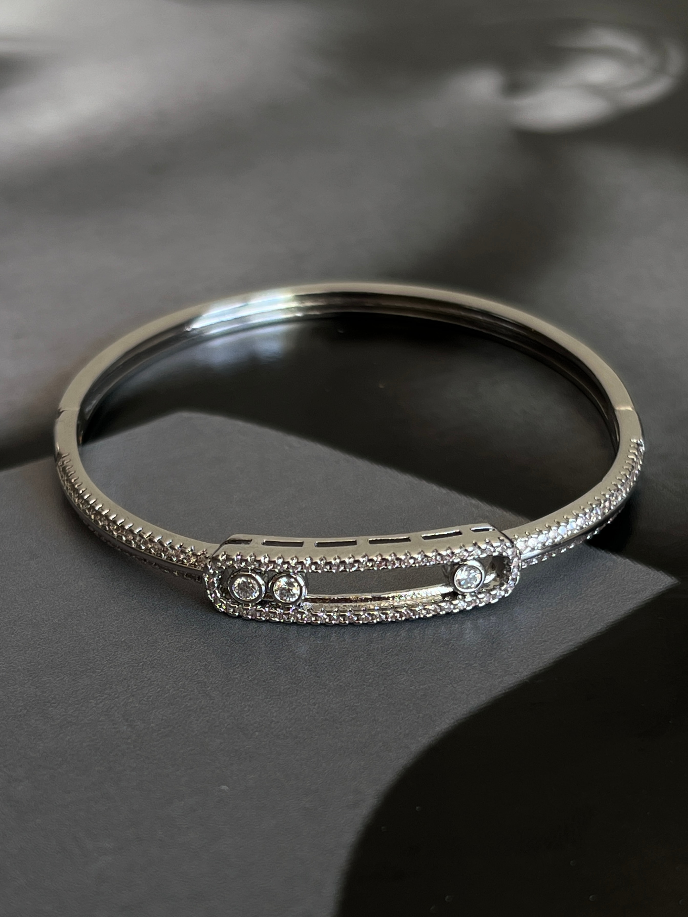 Zirkon Taşlı Messi Model Kadın Kelepçe Bileklik