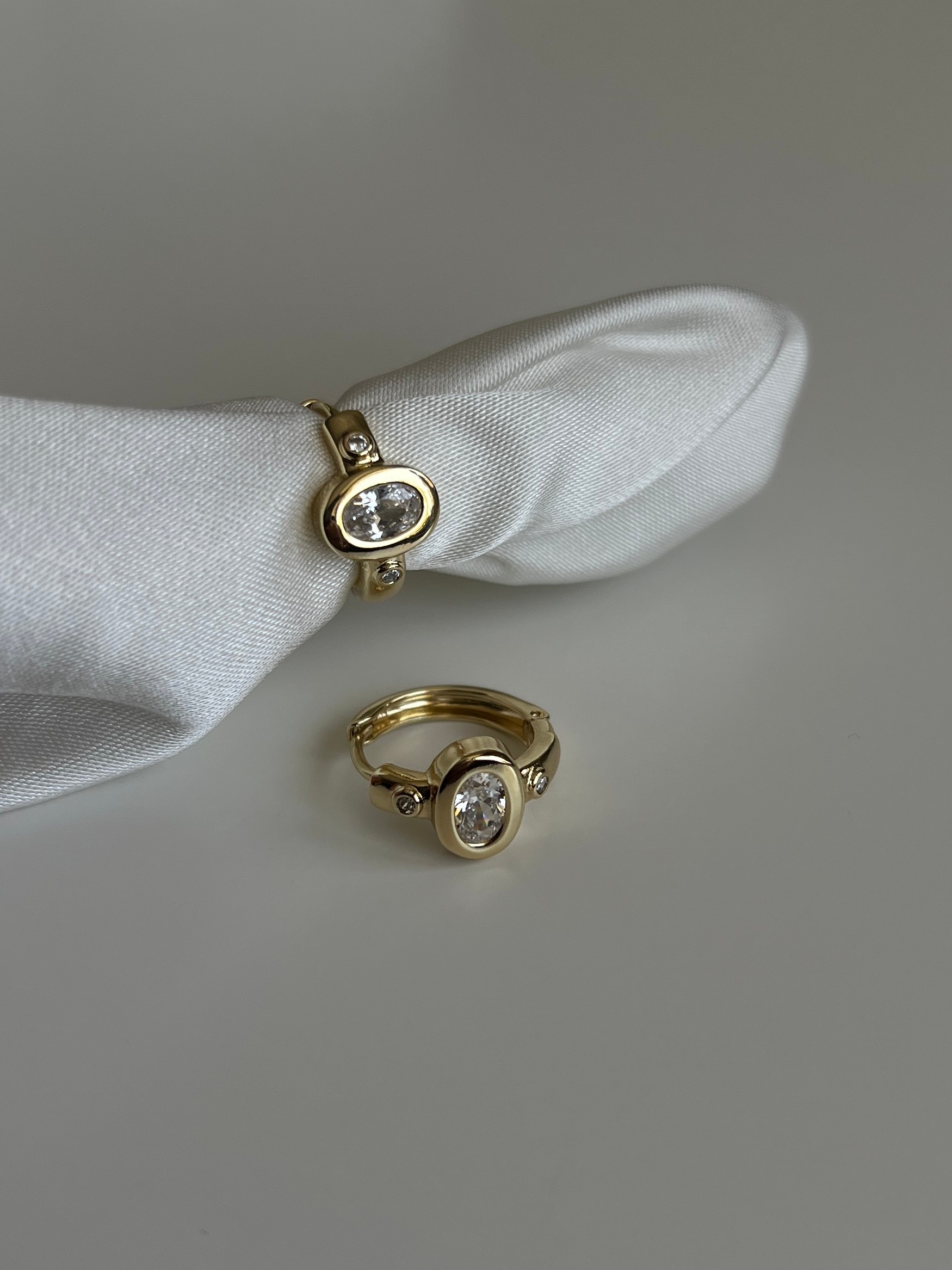 Gold Rengi Zirkon Taşlı Xupıng Kadın Küpe