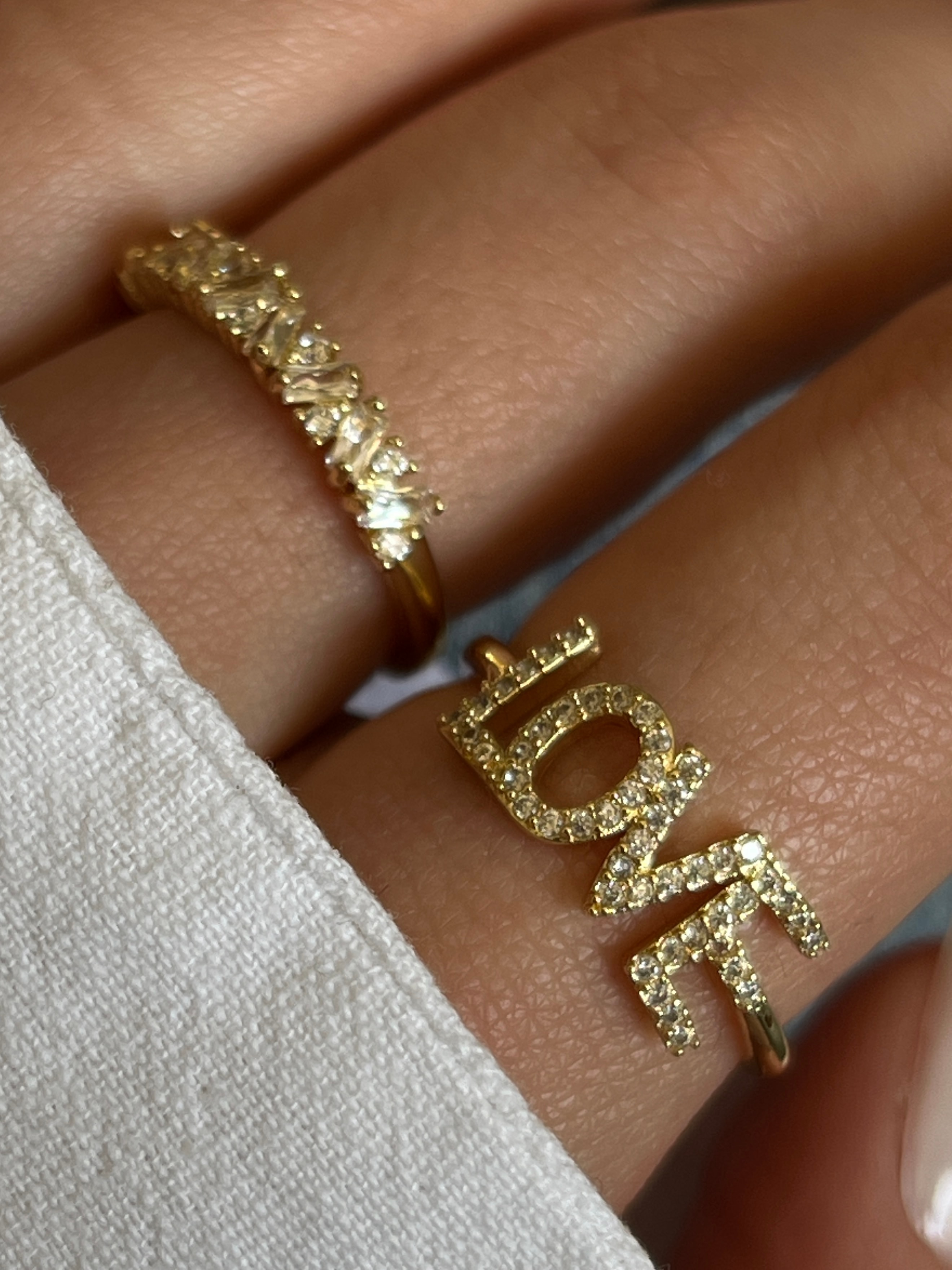 Gold Rengi Zirkon Taşlı Love Yazılı Kadın Yüzük