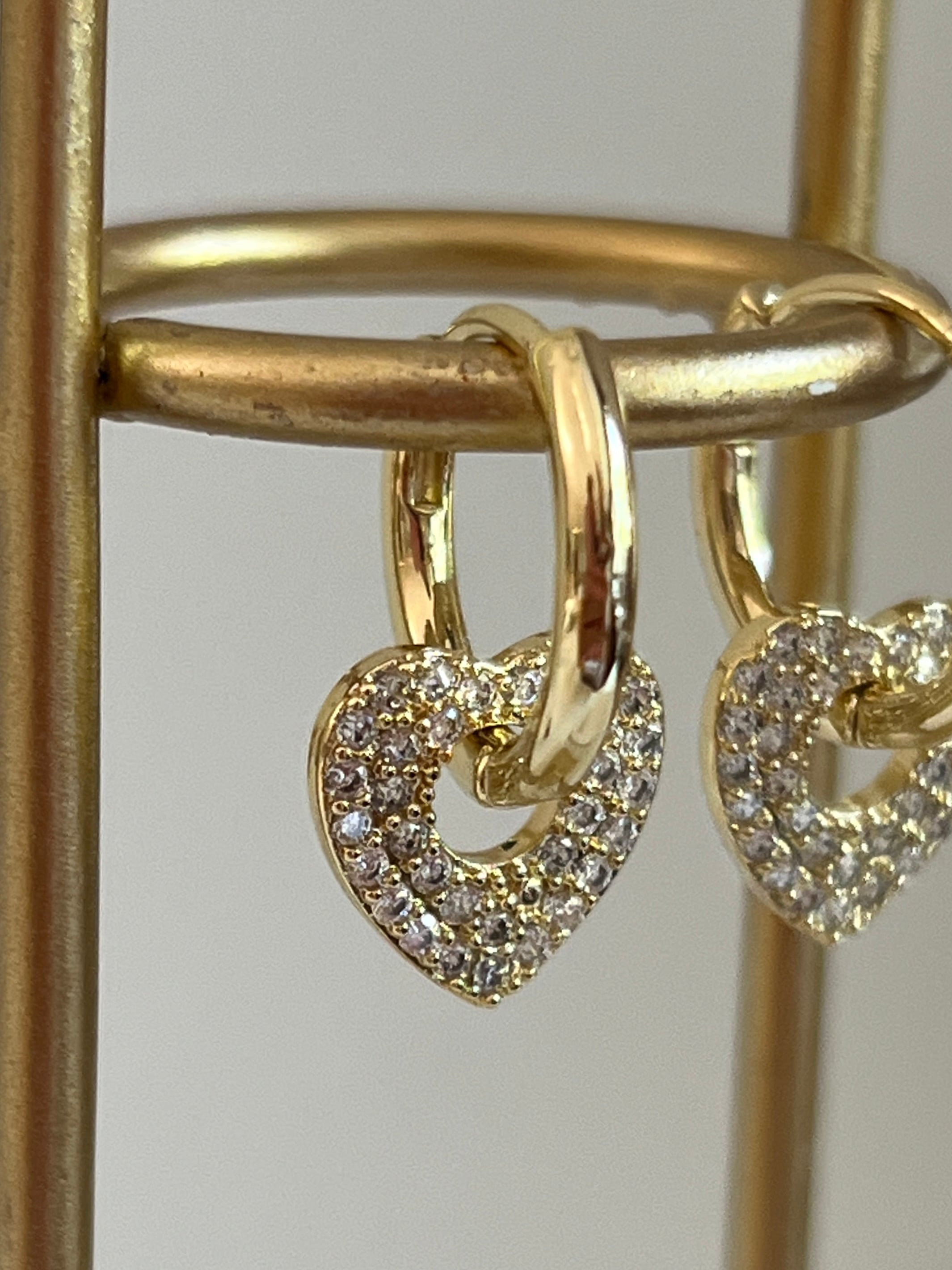 Gold Rengi Zirkon Taşlı Kalp Model Kadın Küpe
