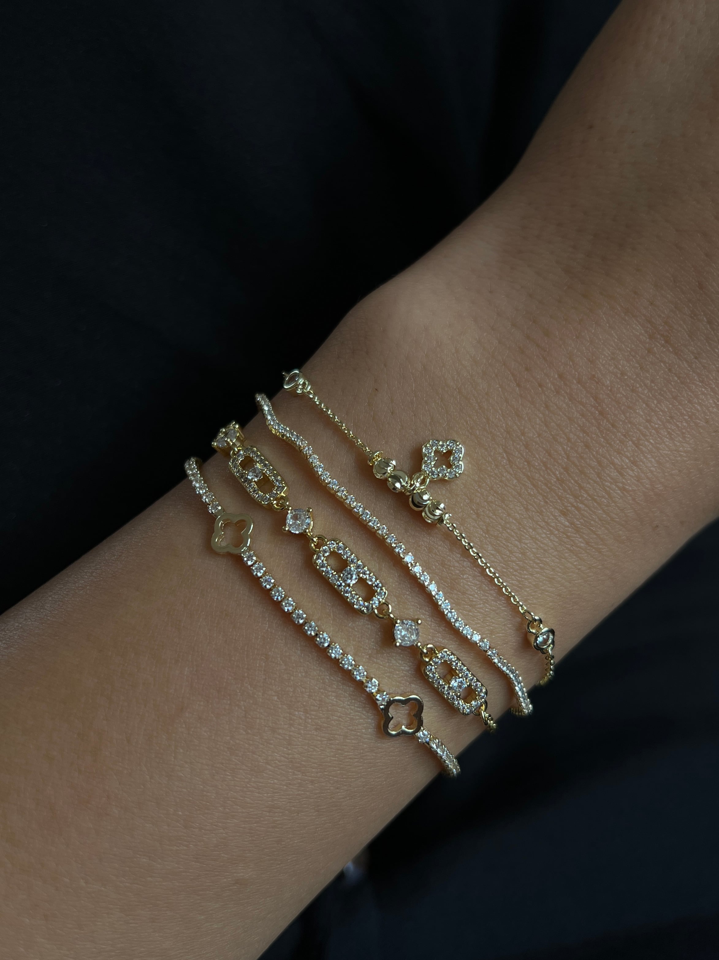 Gold Rengi Yonca Model Kadın Bileklik