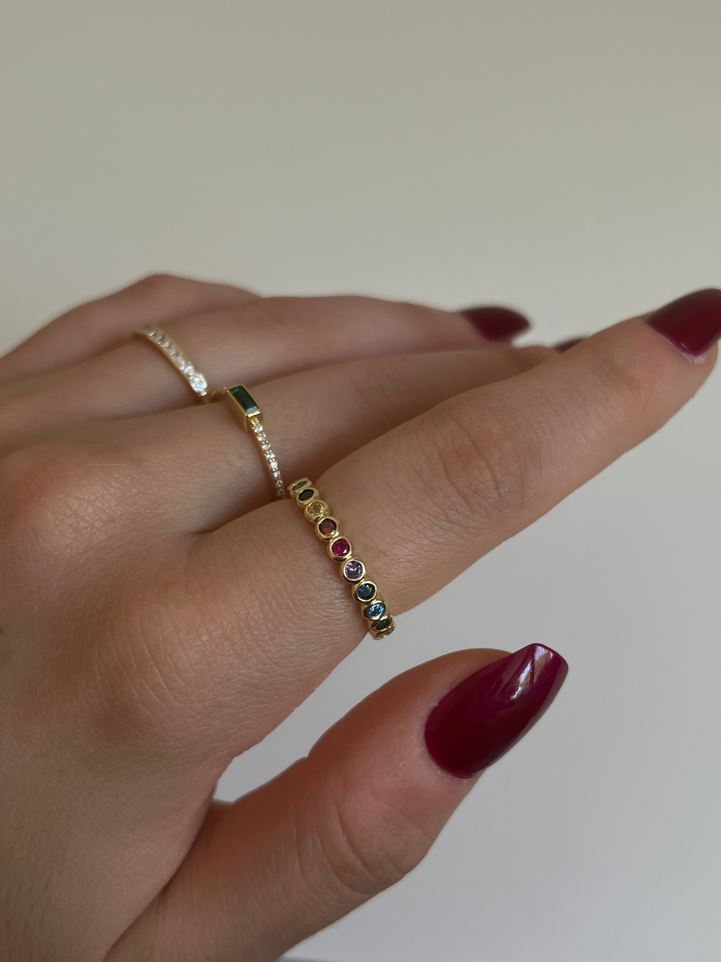 Gold Rengi Renkli Zirkon Taşlı Sıralı Yuvarlak Model Kadın Yüzük
