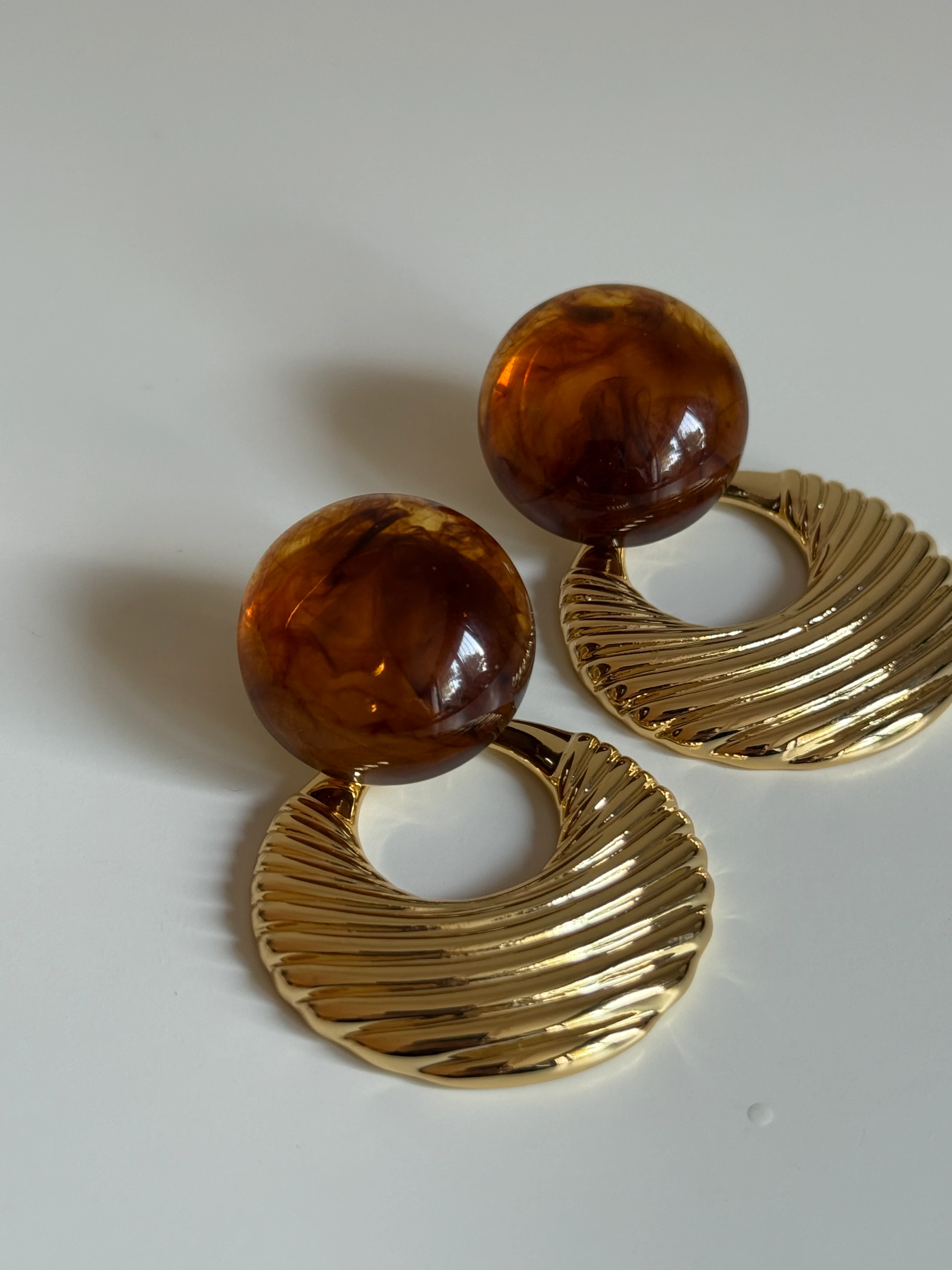 Gold Rengi Renkli Taşlı Kadın Küpe