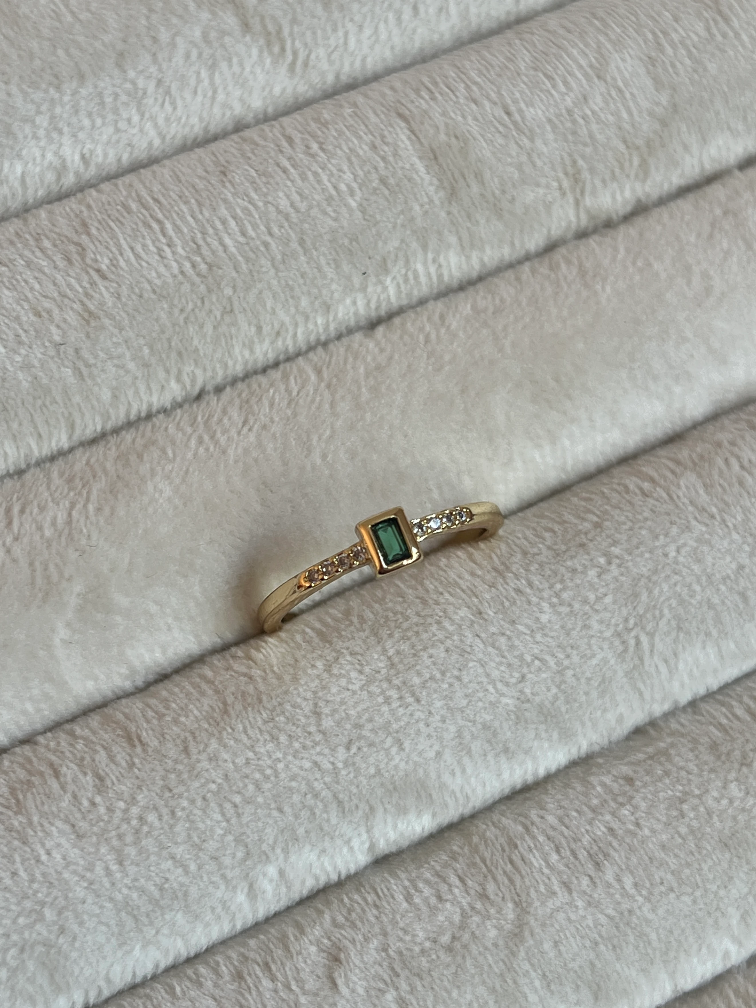 Gold Rengi Kare Zirkon Taş Detaylı Kadın Serçe Parmak Yüzük