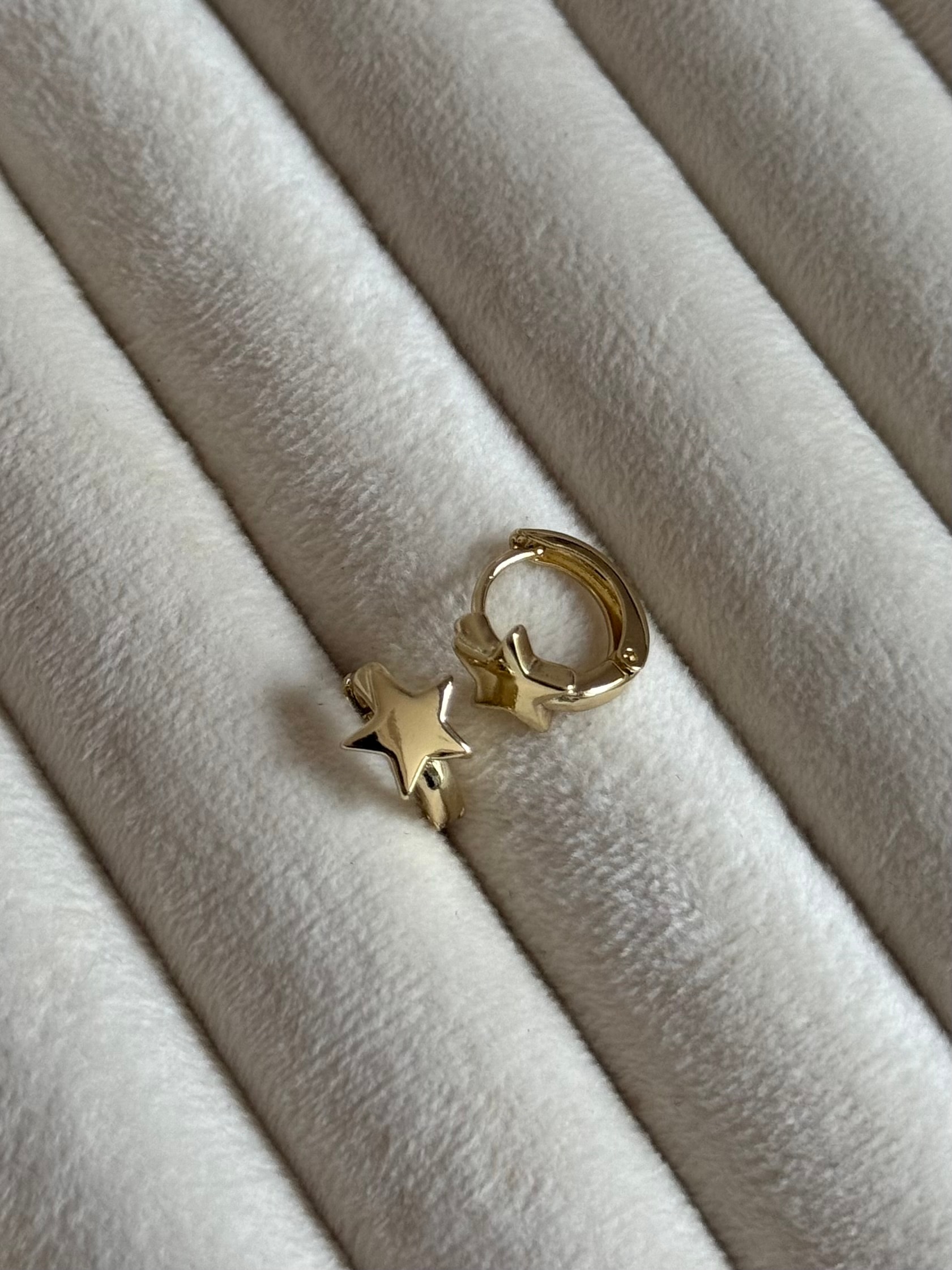 Gold Rengi Yıldız Detaylı Xupıng Kadın Küpe