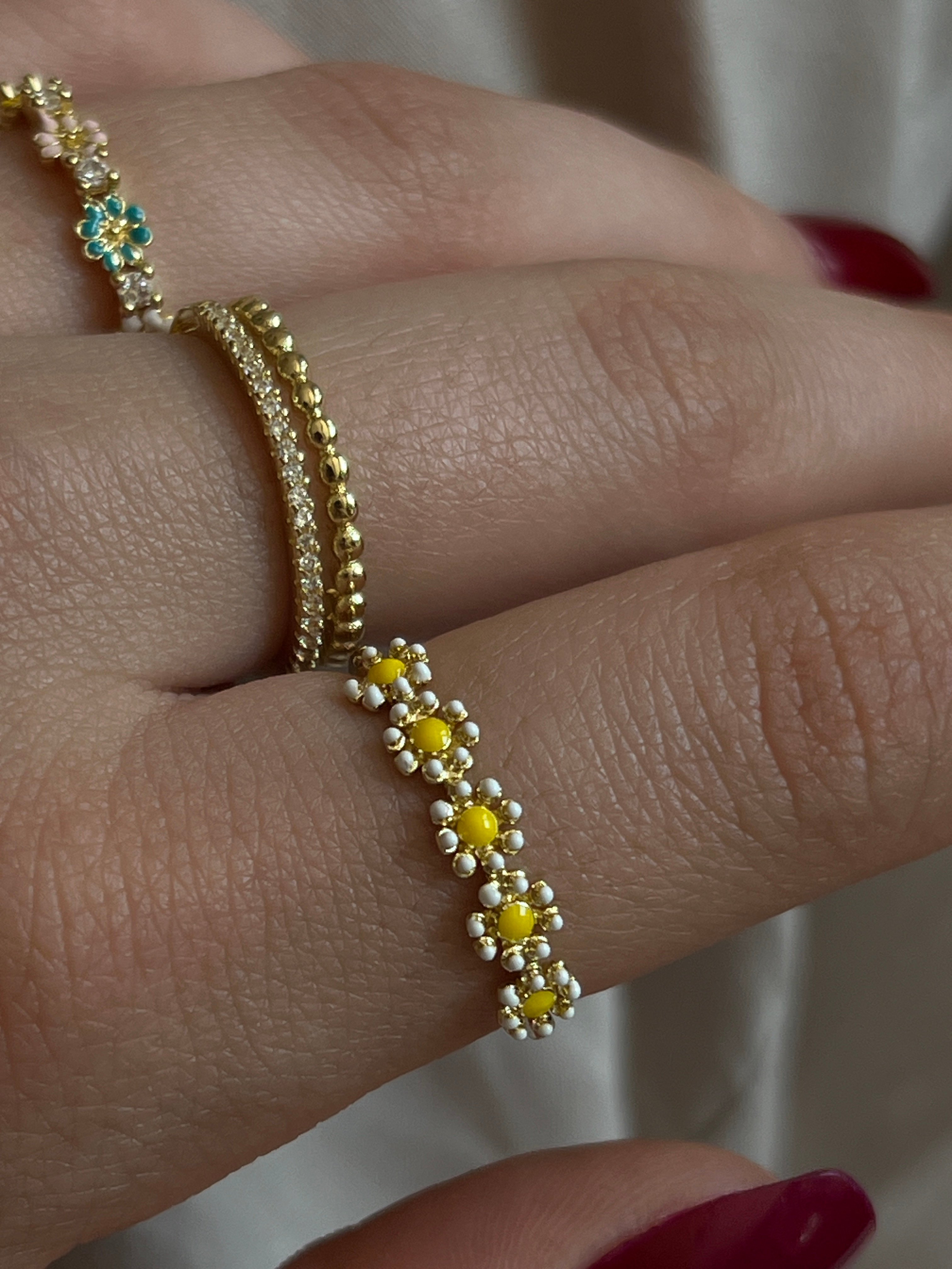 Gold Rengi Sıralı Papatya Model Kadın Yüzük