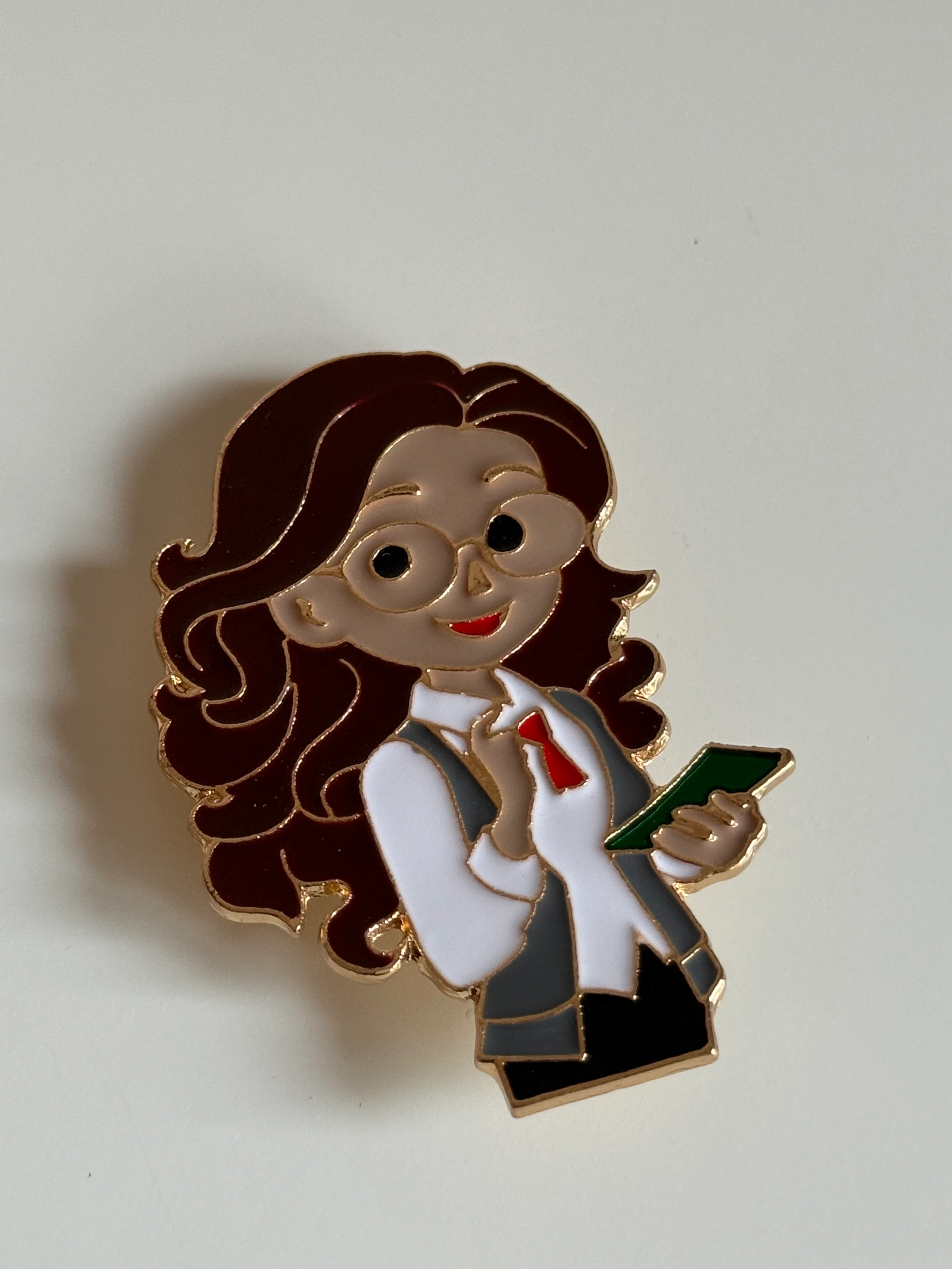 Kahverengi Saçlı Kadın Figür Broş