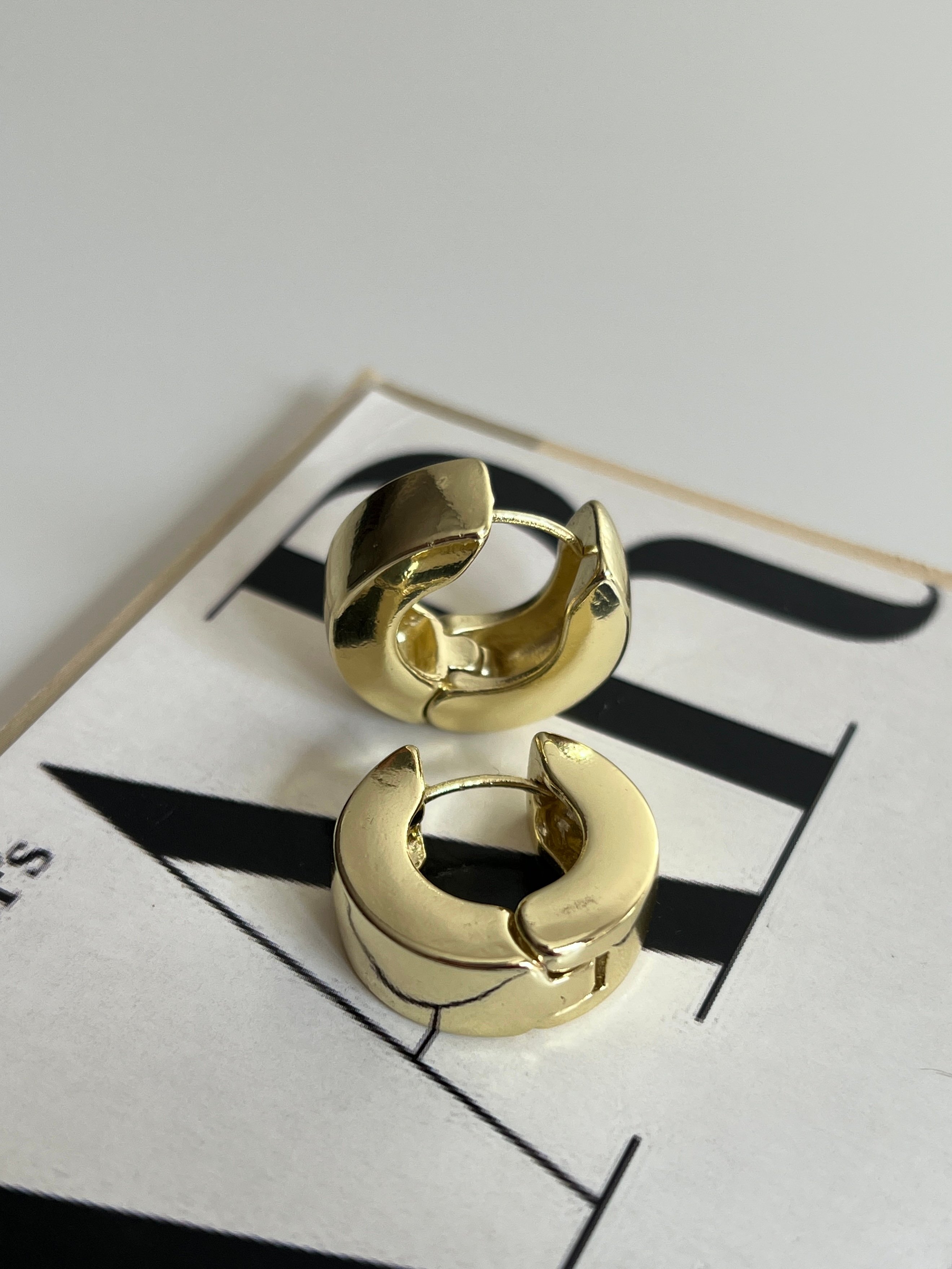 Gold Rengi Kalın Halka Kadın Küpe