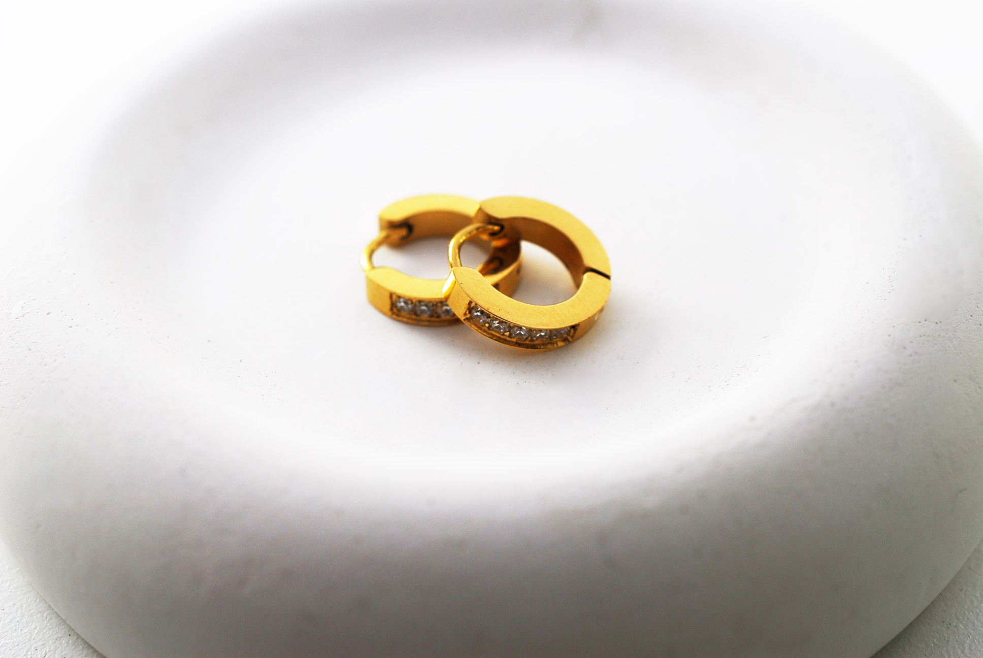 Gold Rengi Zirkon Taşlı Halka Kadın Küpe
