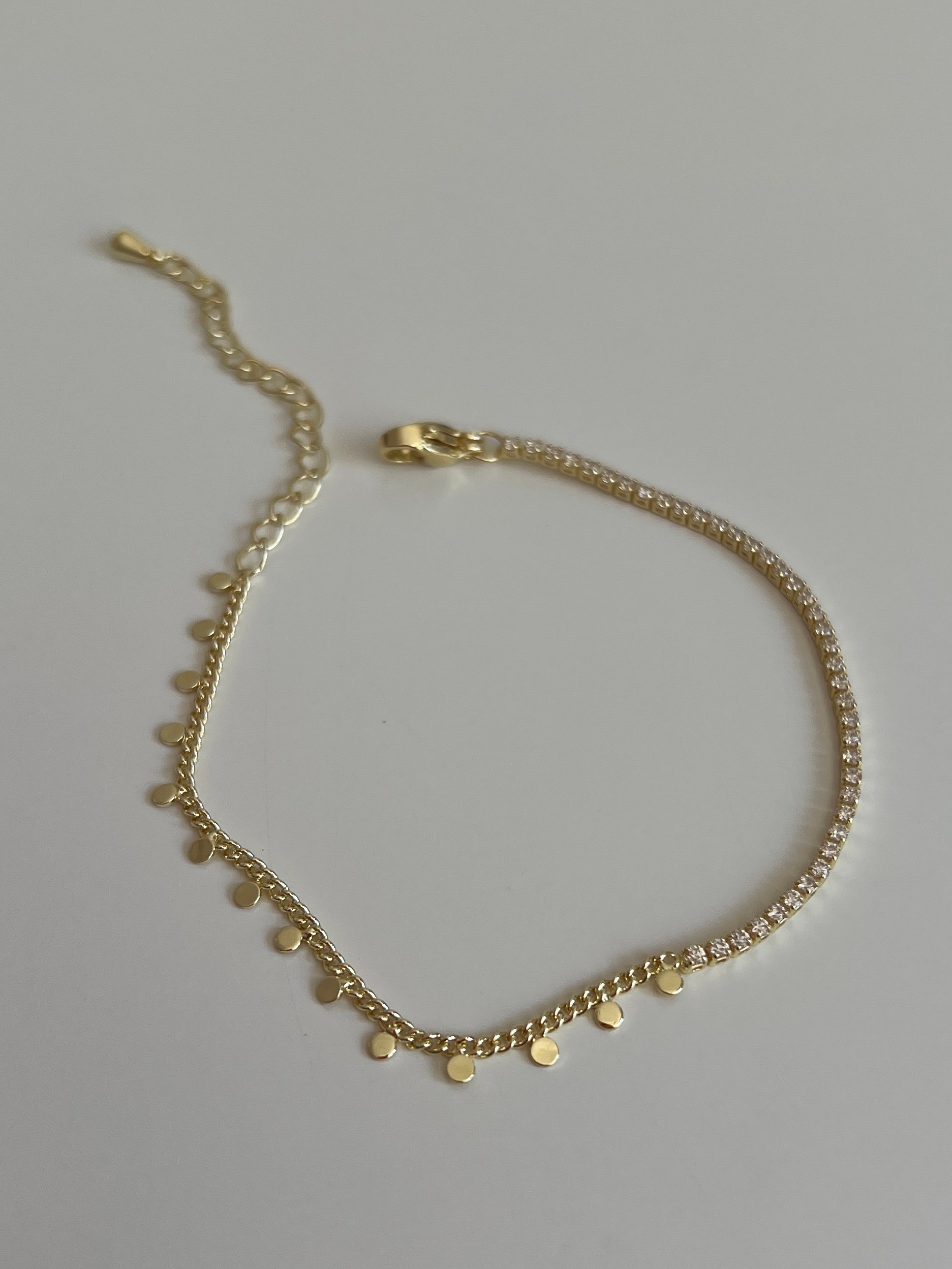 Gold Rengi Zirkon Taşlı Ve Sıralı Pullu Kadın Bileklik 